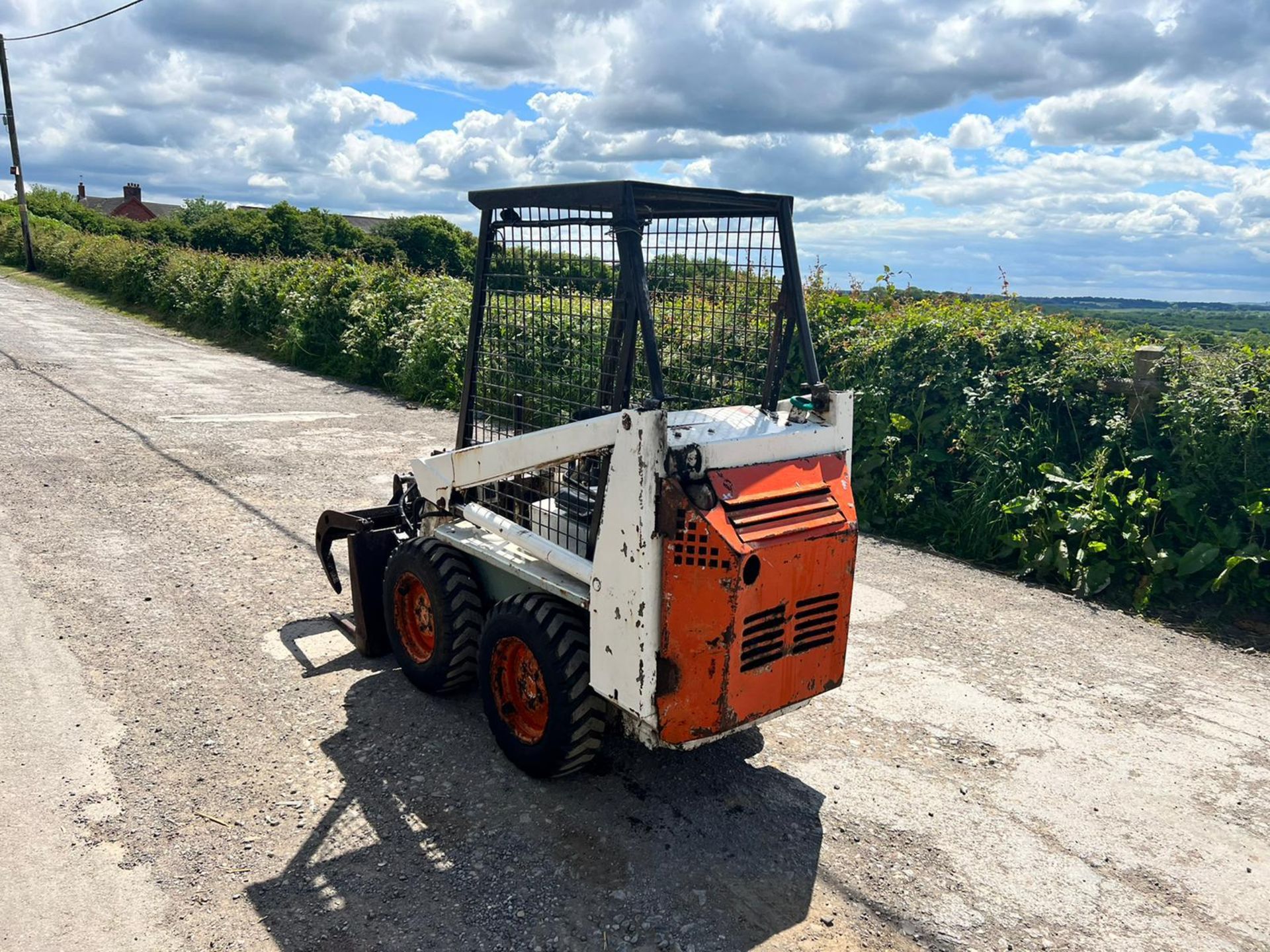 BOBCAT 315 SKIDSTEER WITH MUCK GRAB *PLUS VAT* - Image 2 of 10