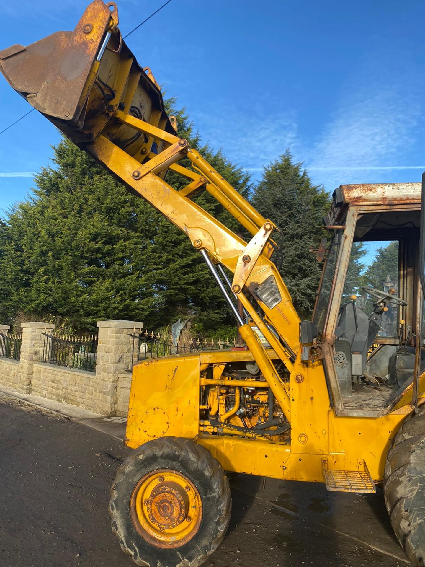 JCB 4 WHEEL DRIVE 3CX, 4 IN 1 BUCKET, 4 SPEED MANUAL, RUNS DRIVES AND LIFTS *PLUS VAT* - Image 7 of 8