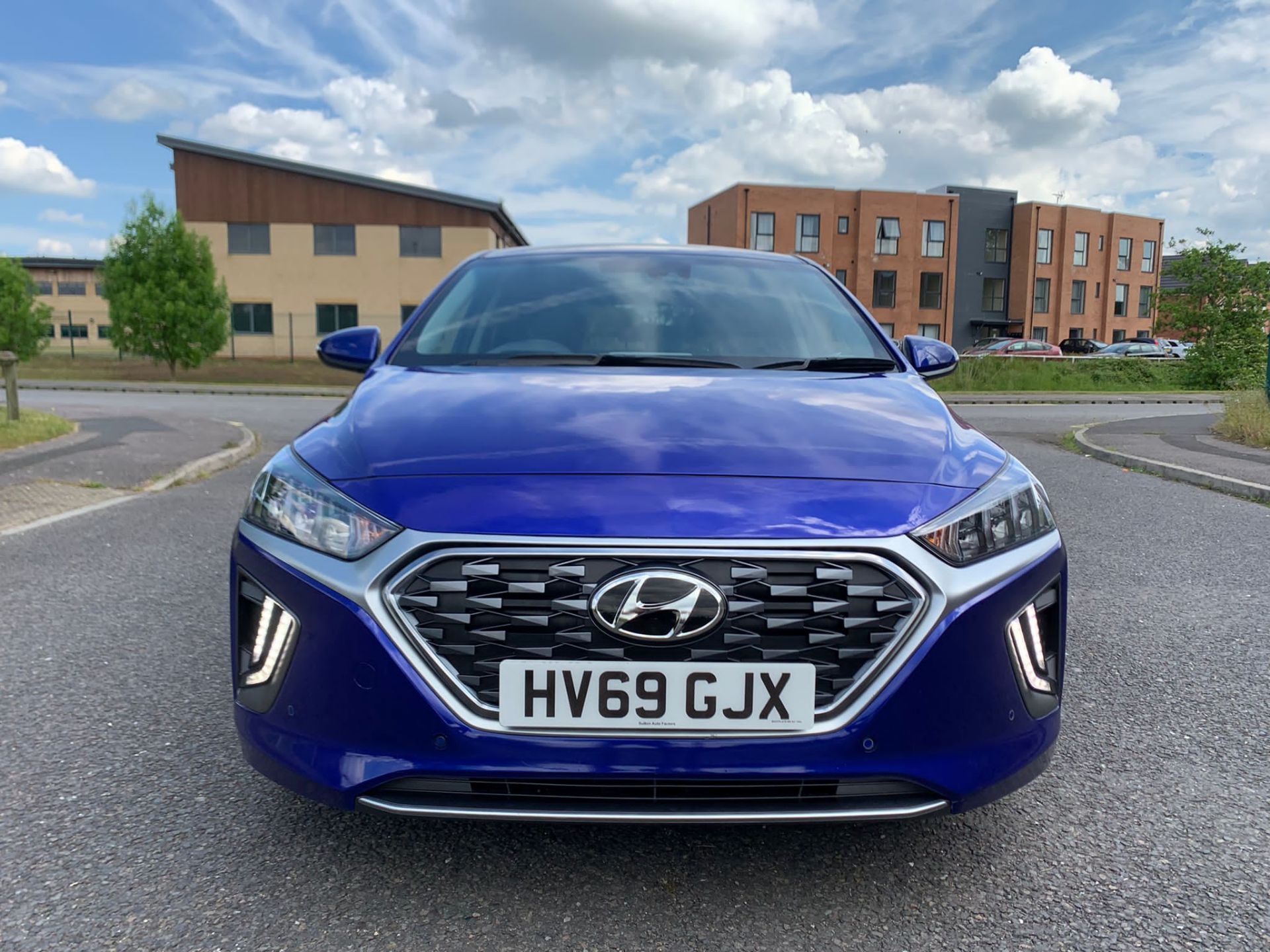 2019/69 HYUNDAI IONIQ PREMIUM SE HEV SEMI AUTO BLUE HATCHBACK, 9535 MILES *NO VAT* - Image 2 of 25