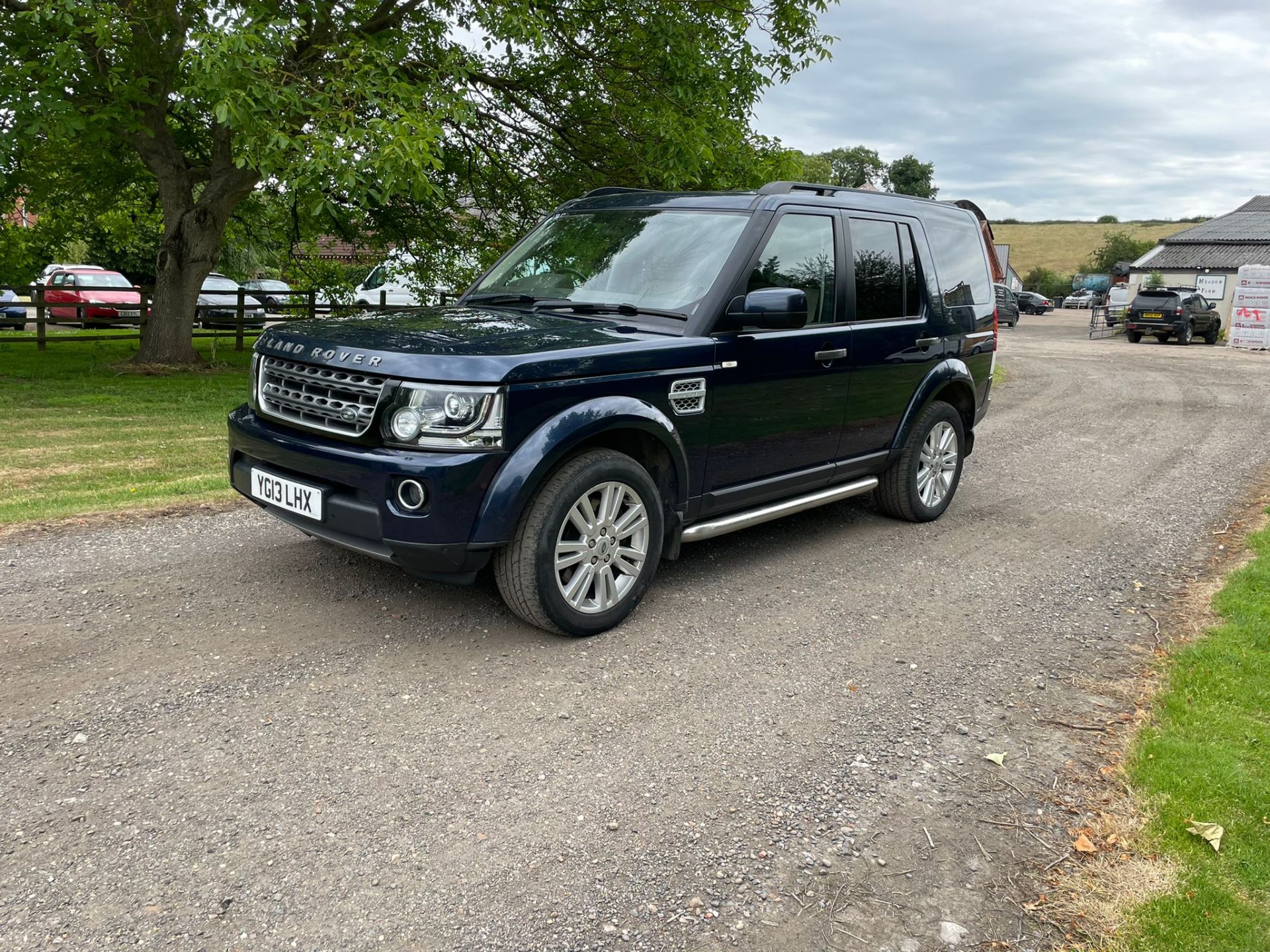 LAND ROVER DISCOVERY GS SDV6 AUTO BLUE ESTATE *NO VAT* - Image 2 of 15