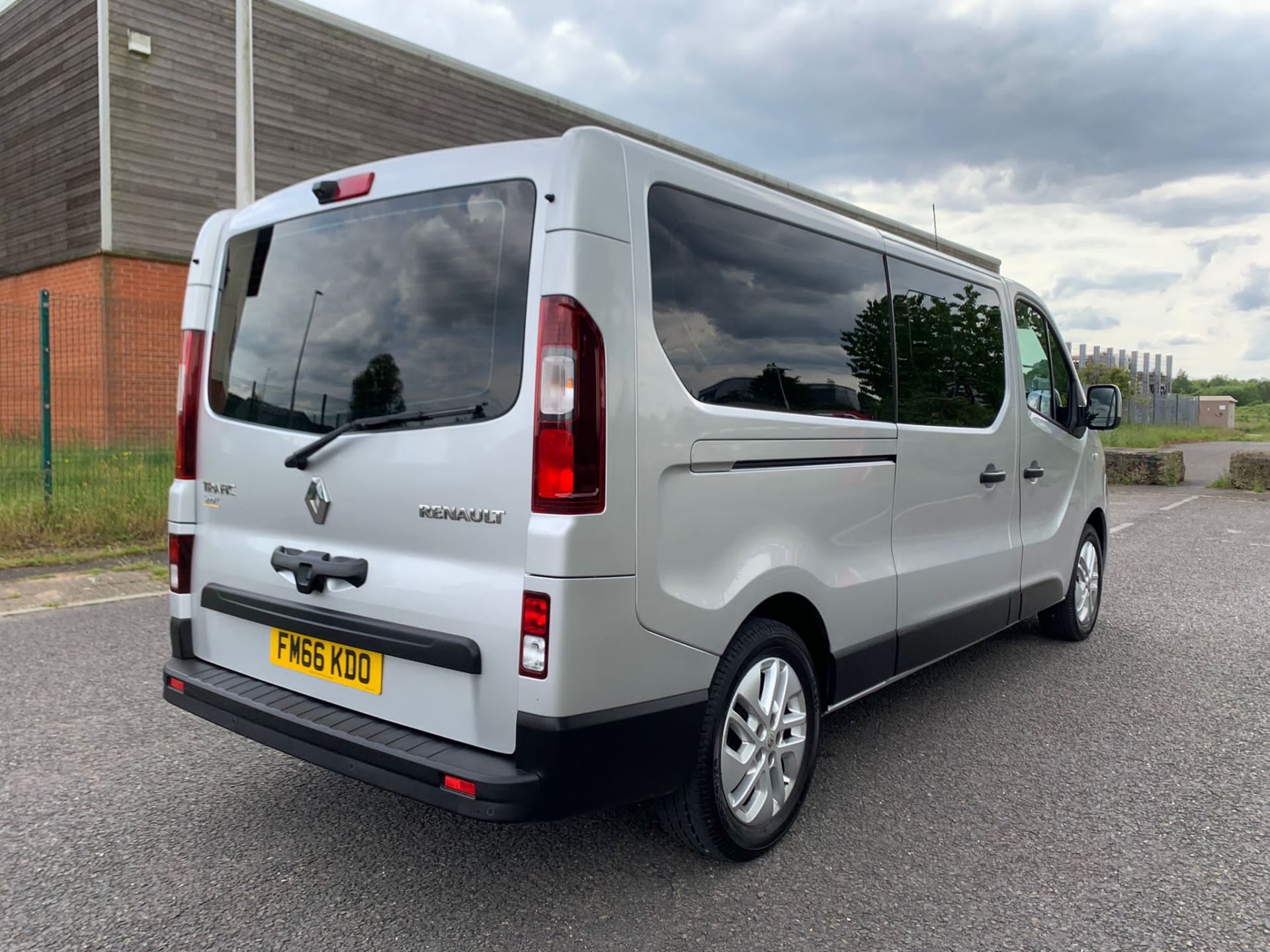 2017/66 RENAULT TRAFIC LL29 SPORT ENERGY DCI SILVER MPV *NO VAT* - Image 7 of 25