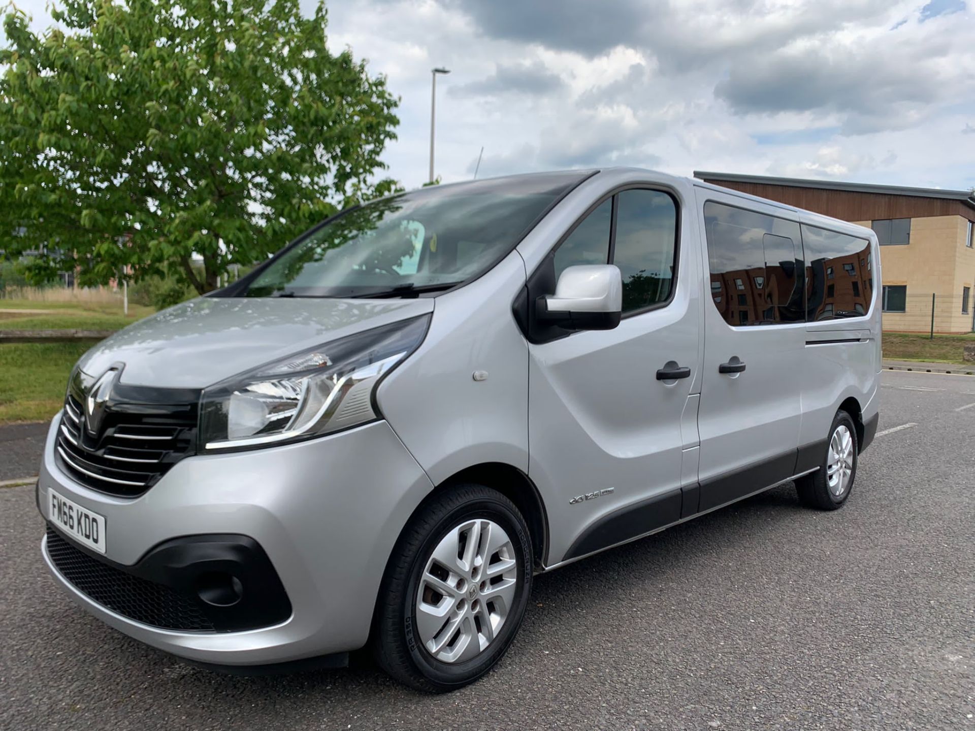 2017/66 RENAULT TRAFIC LL29 SPORT ENERGY DCI SILVER MPV *NO VAT* - Image 3 of 25