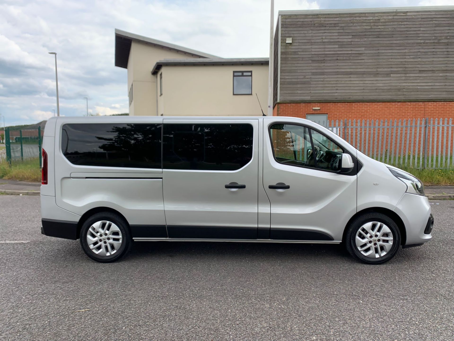 2017/66 RENAULT TRAFIC LL29 SPORT ENERGY DCI SILVER MPV *NO VAT* - Image 8 of 25
