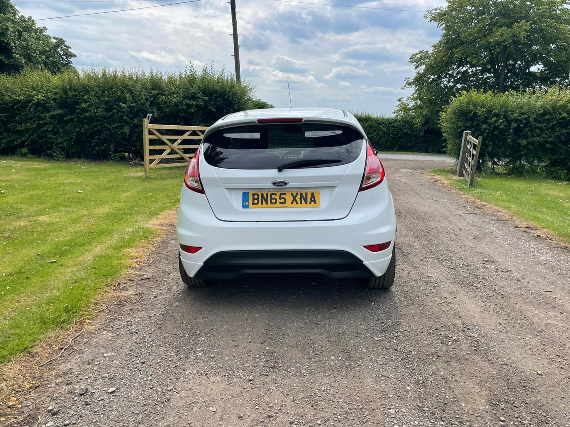 FORD FIESTA BASE TDCI WHITE CAR DERIVED VAN *PLUS VAT* - Image 6 of 13