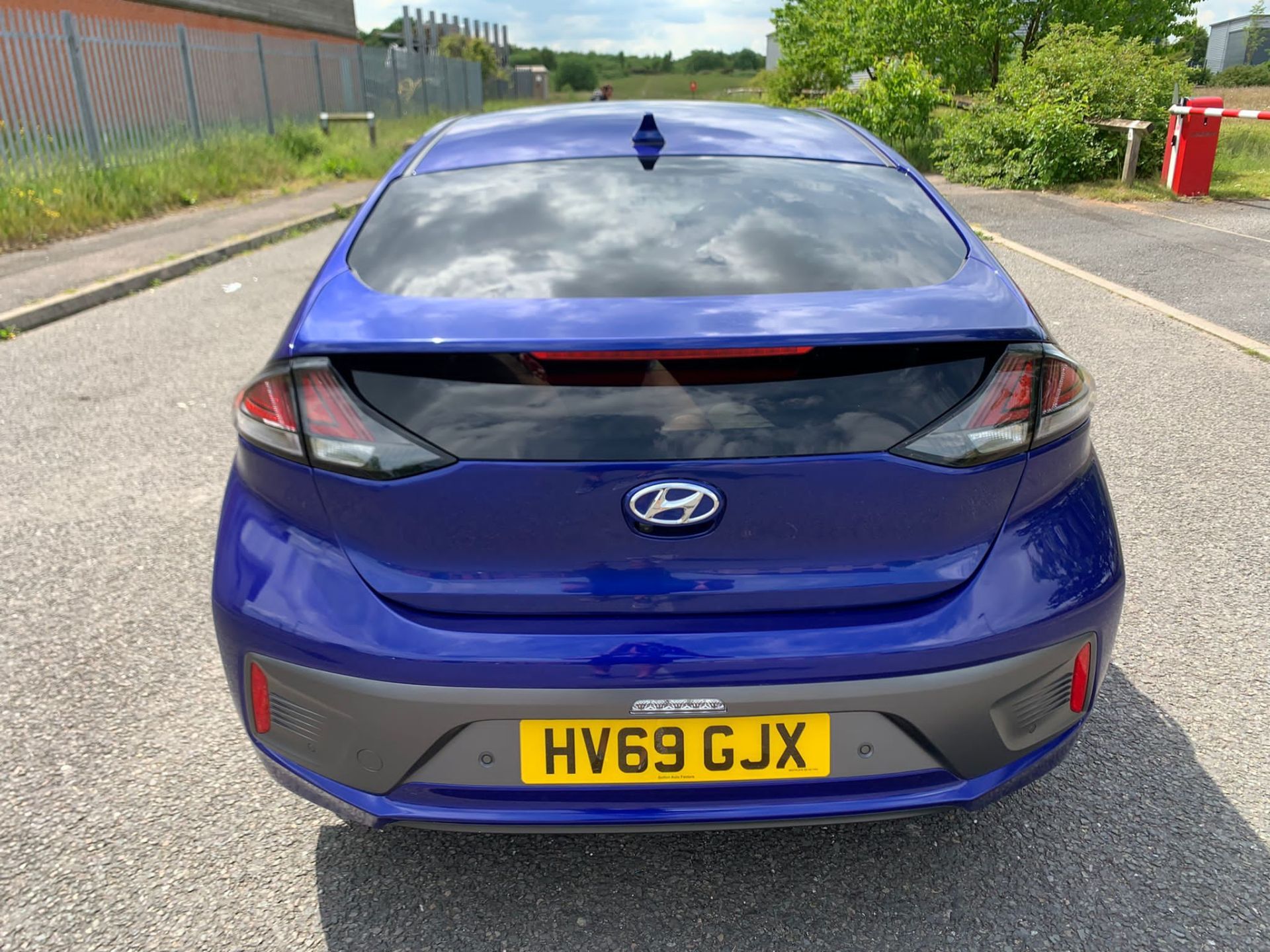 2019/69 HYUNDAI IONIQ PREMIUM SE HEV SEMI AUTO BLUE HATCHBACK, 9535 MILES *NO VAT* - Image 6 of 25