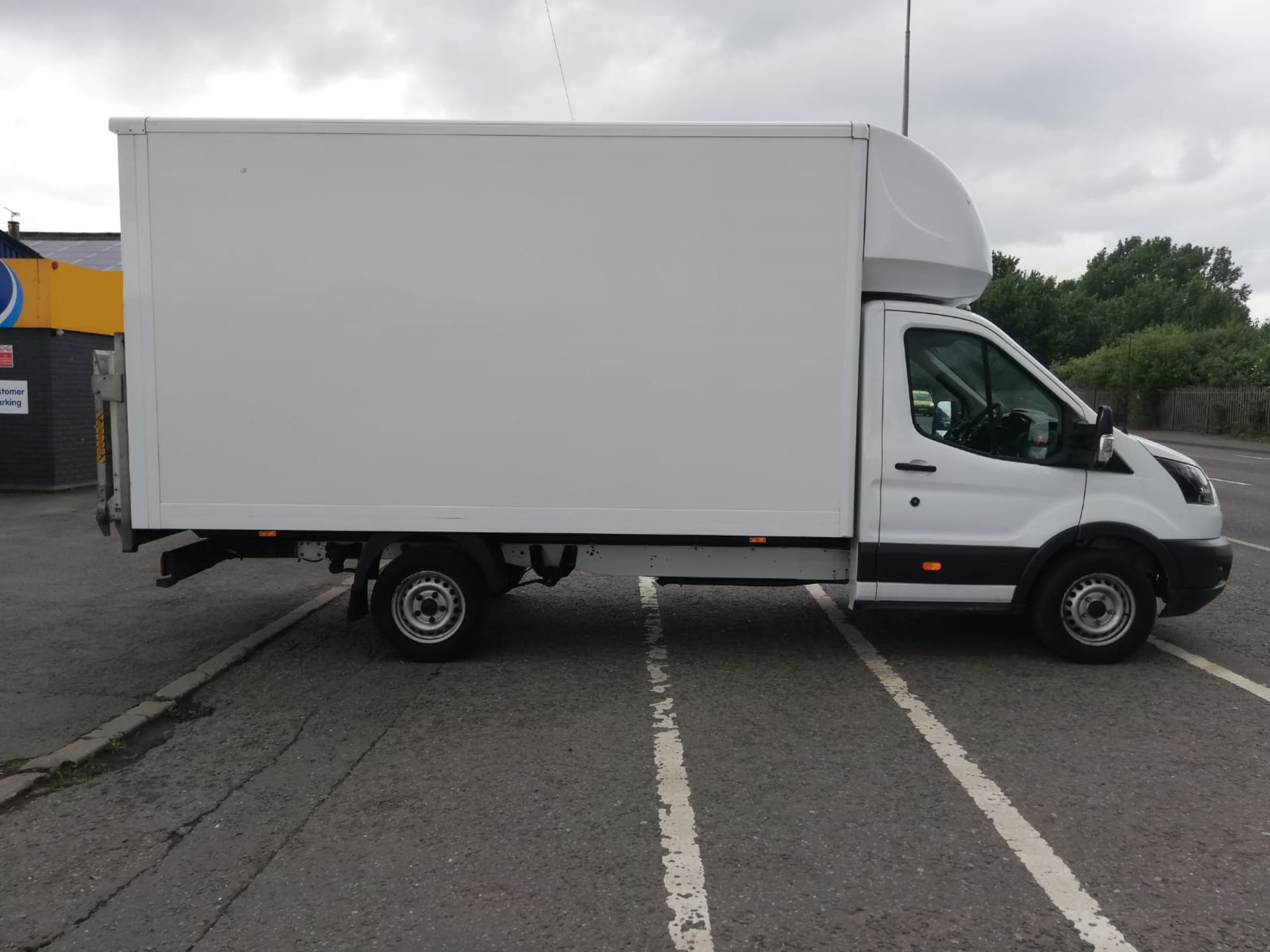 2019 FORD TRANSIT 350 WHITE LUTON, EURO 6, TAIL LIFT *PLUS VAT* - Image 5 of 10