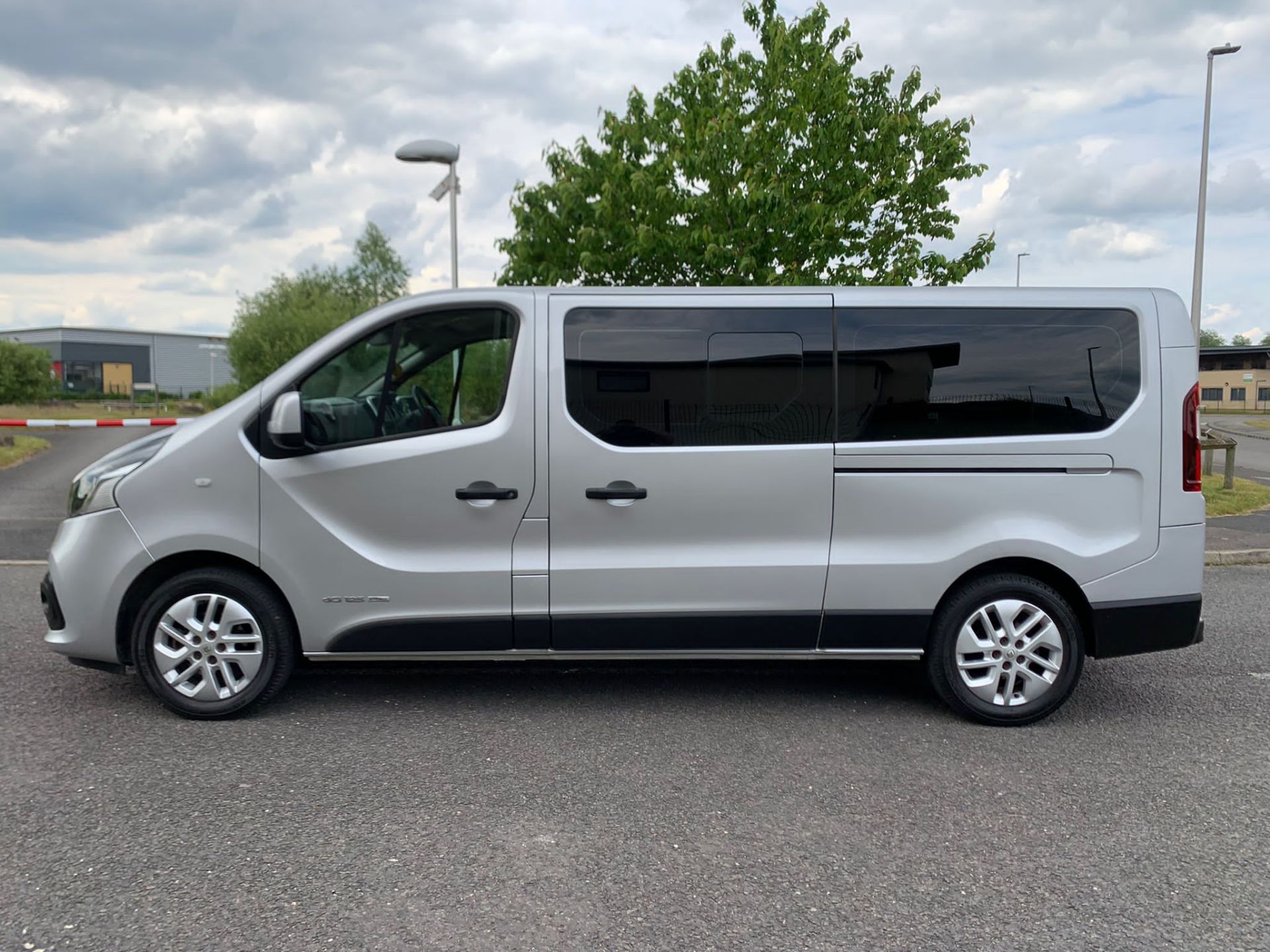 2017/66 RENAULT TRAFIC LL29 SPORT ENERGY DCI SILVER MPV *NO VAT* - Image 4 of 25