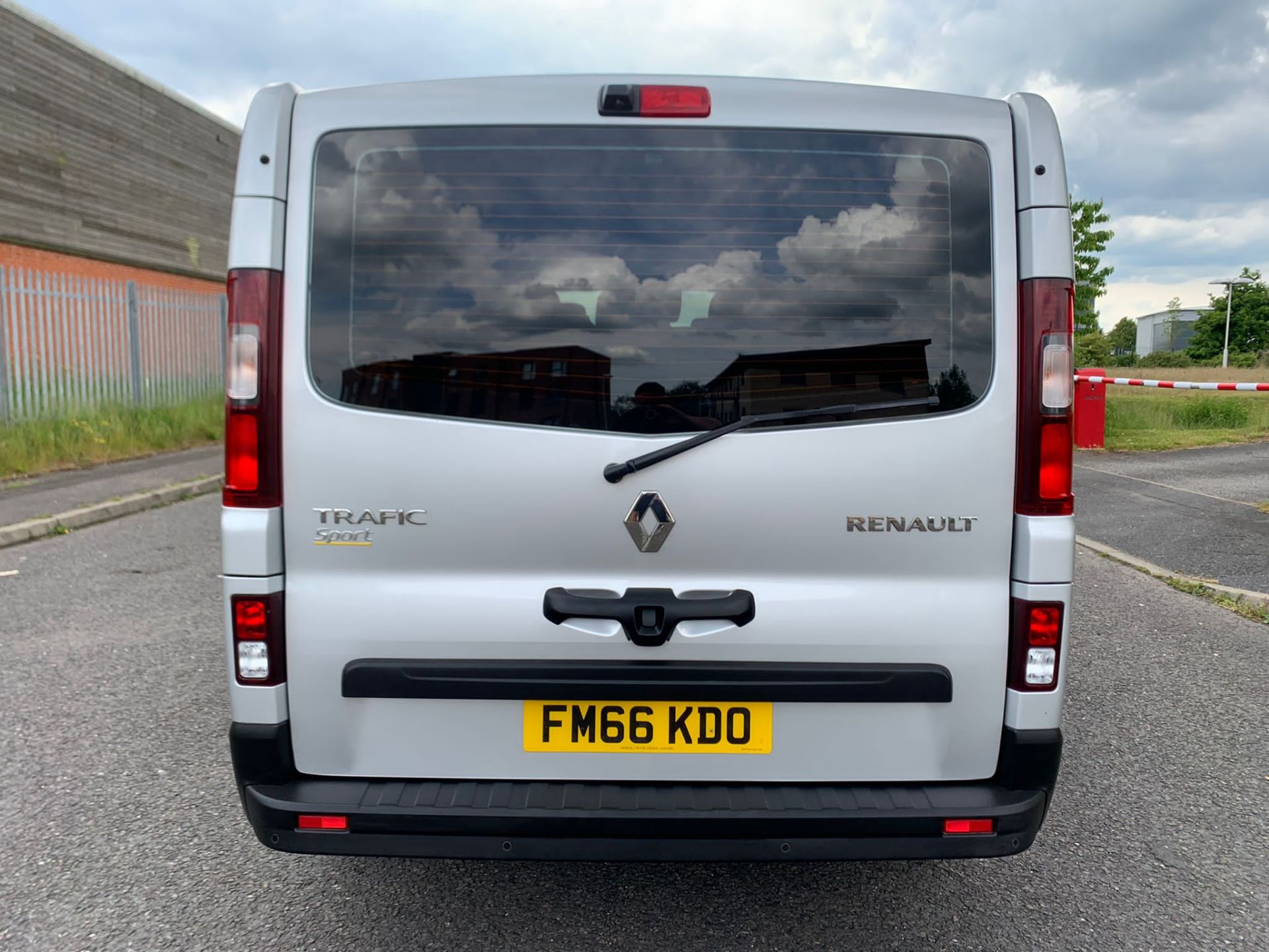 2017/66 RENAULT TRAFIC LL29 SPORT ENERGY DCI SILVER MPV *NO VAT* - Image 6 of 25
