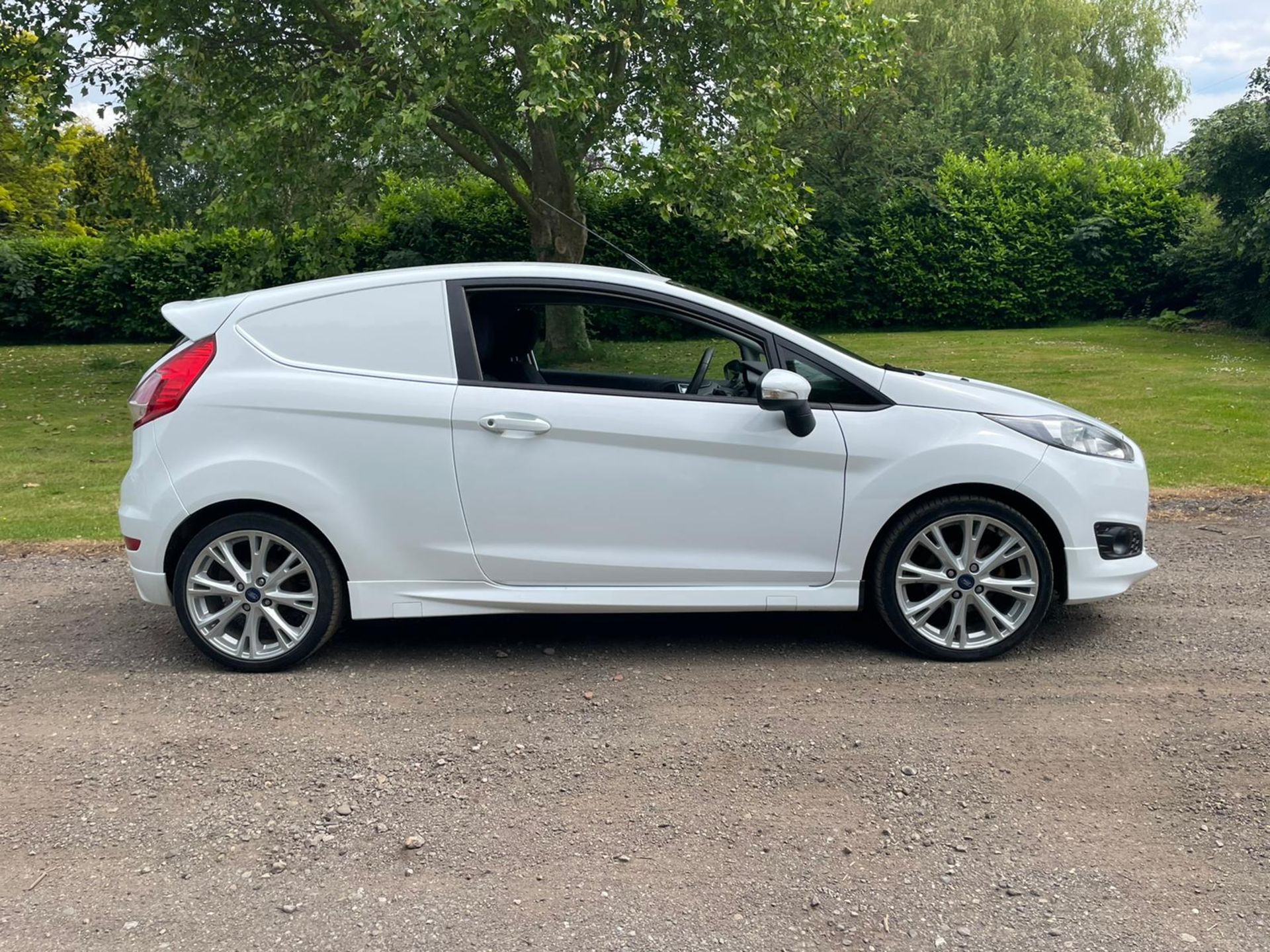 FORD FIESTA BASE TDCI WHITE CAR DERIVED VAN *PLUS VAT* - Image 8 of 13