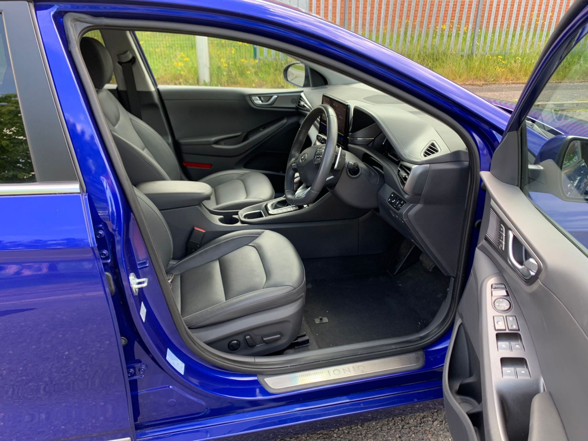 2019/69 HYUNDAI IONIQ PREMIUM SE HEV SEMI AUTO BLUE HATCHBACK, 9535 MILES *NO VAT* - Image 14 of 25