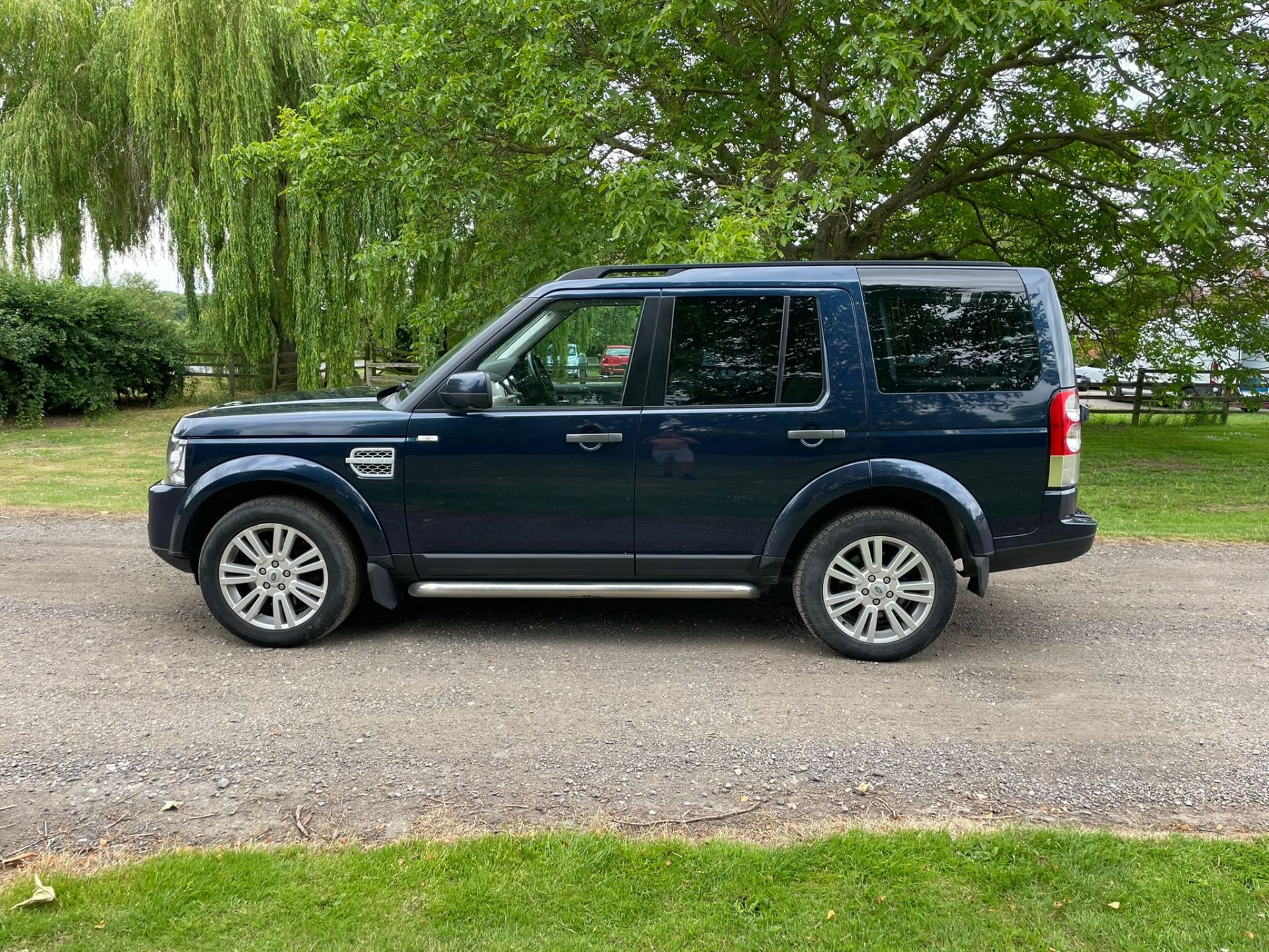 LAND ROVER DISCOVERY GS SDV6 AUTO BLUE ESTATE *NO VAT* - Image 5 of 15