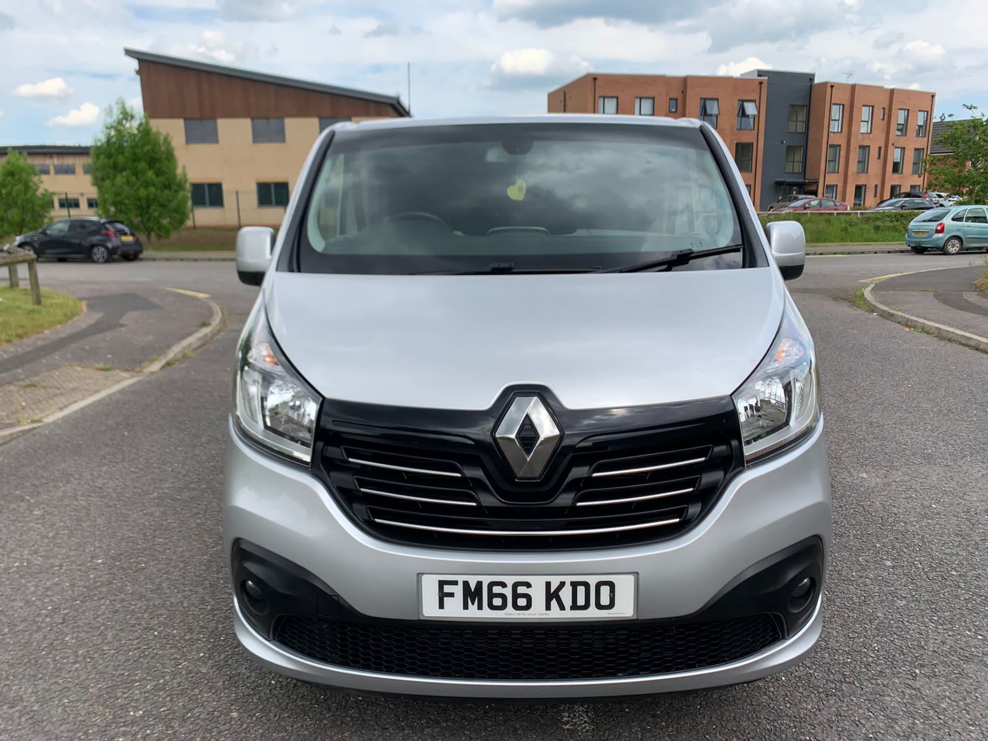 2017/66 RENAULT TRAFIC LL29 SPORT ENERGY DCI SILVER MPV *NO VAT* - Image 2 of 25