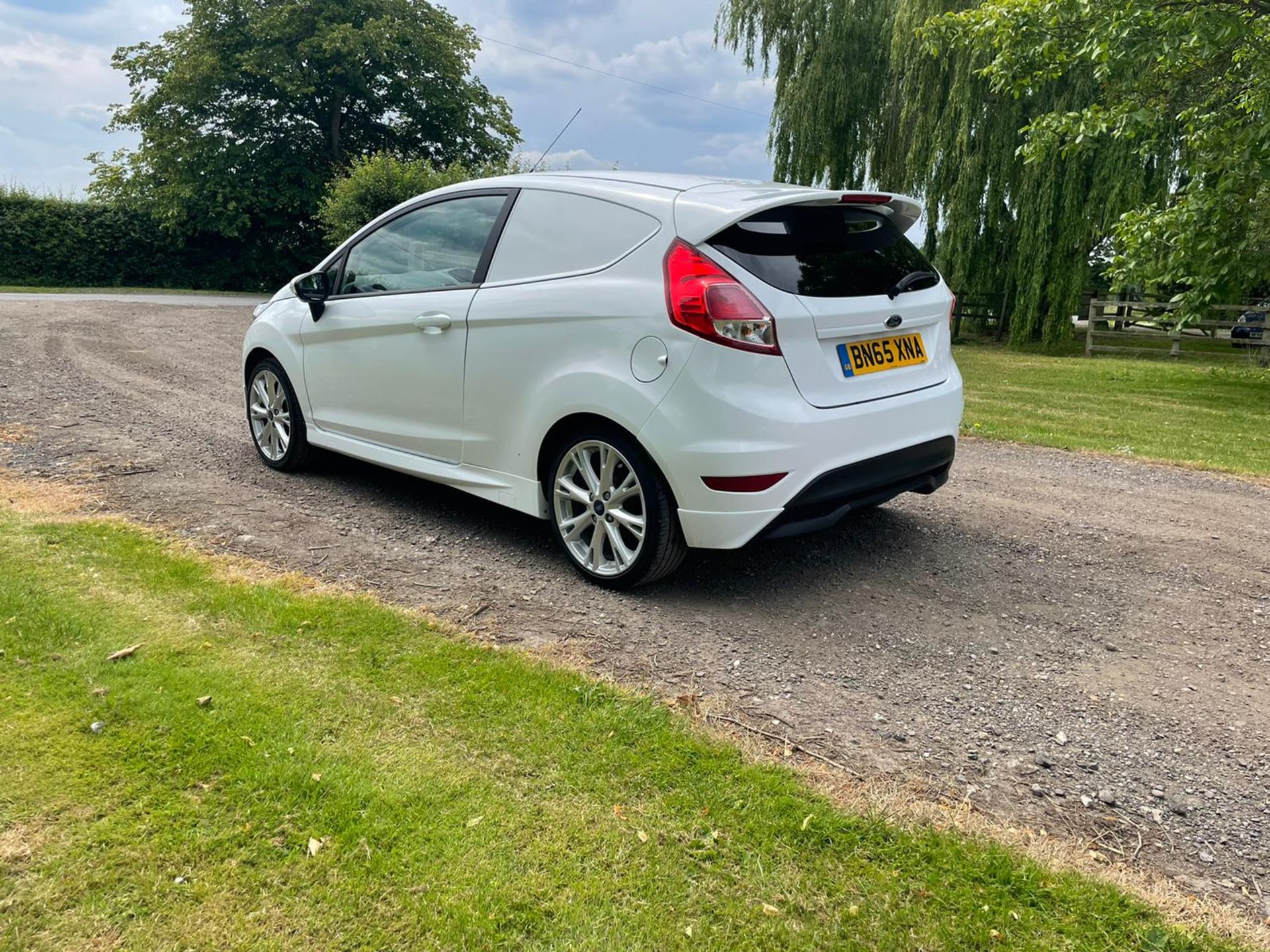 FORD FIESTA BASE TDCI WHITE CAR DERIVED VAN *PLUS VAT* - Image 5 of 13