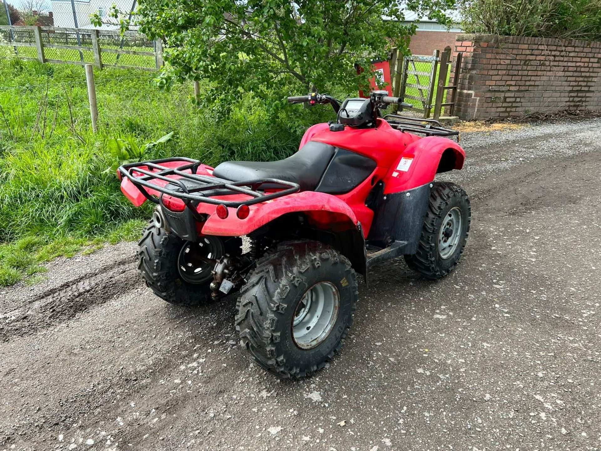 HONDA TRX420 FARM QUAD, runs and drives well, 2and 4 wheel drive, good tyres all around *PLUS VAT* - Image 3 of 13