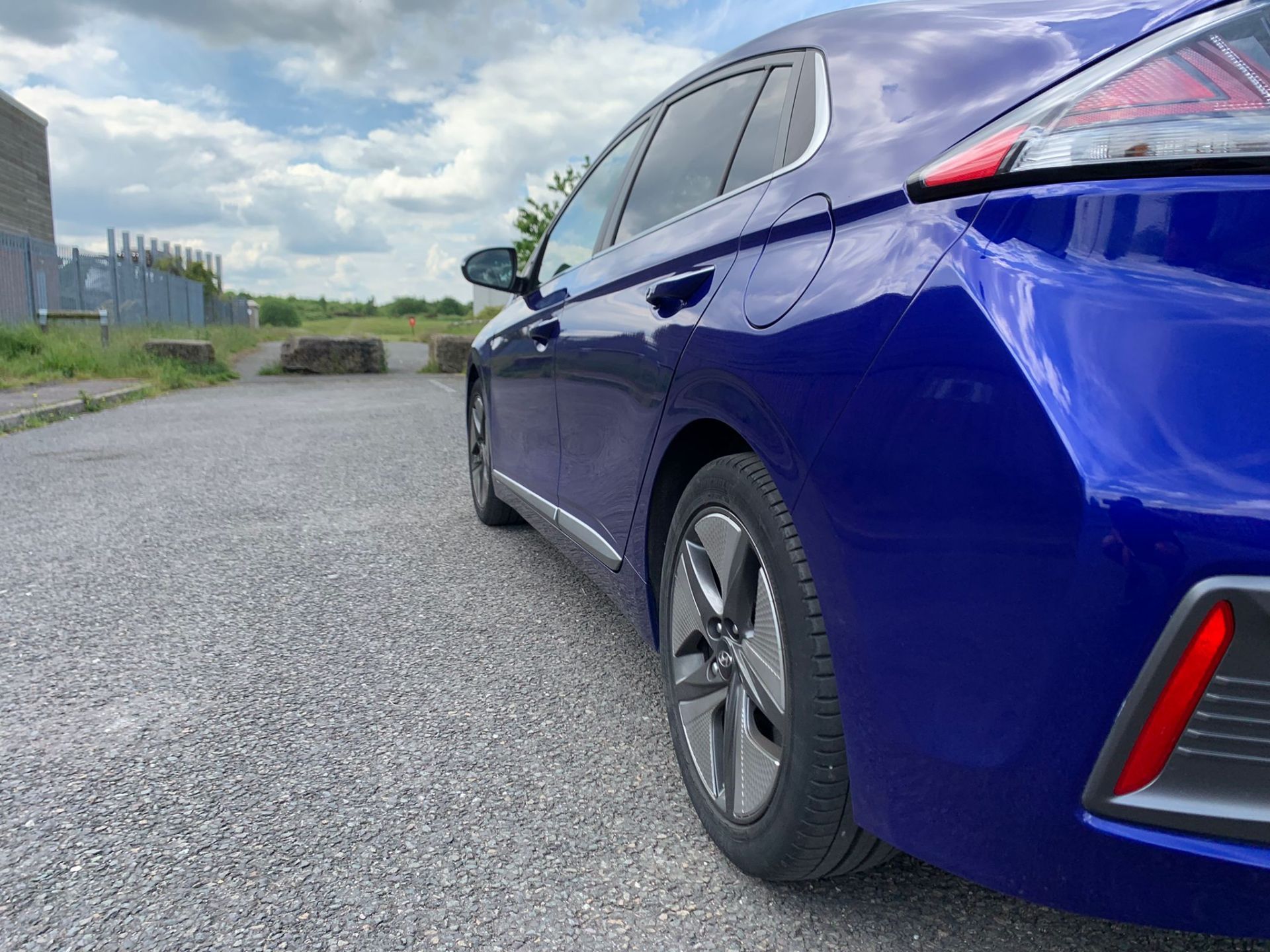 2019/69 HYUNDAI IONIQ PREMIUM SE HEV SEMI AUTO BLUE HATCHBACK, 9535 MILES *NO VAT* - Image 9 of 25