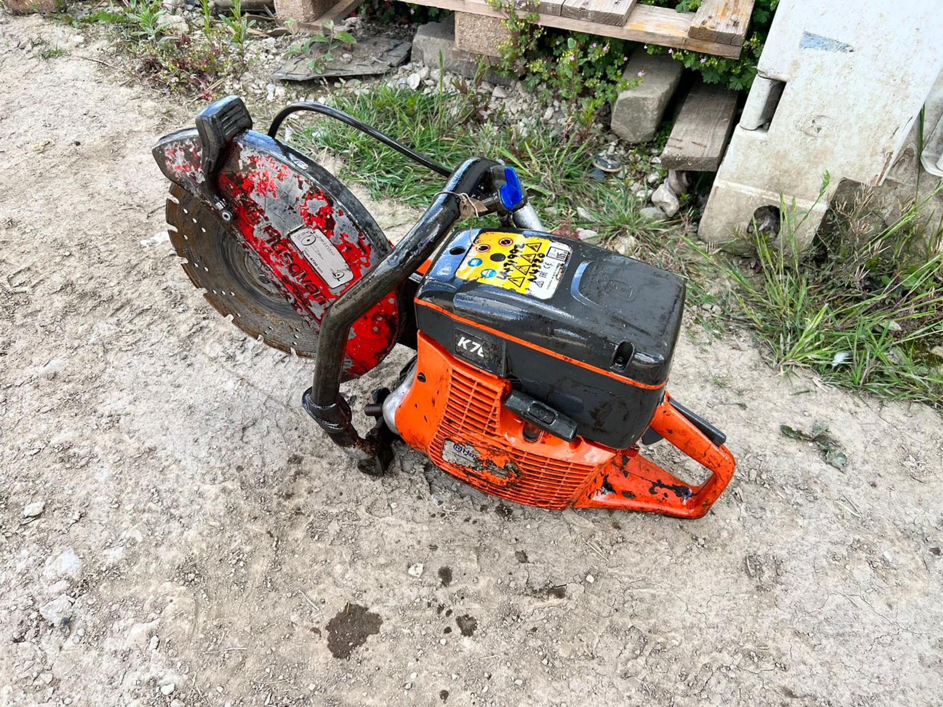 HUSQVARNA K760 PETROL DISC CUTTER, RUNS AND WORKS, C/W 12" BLADE *PLUS VAT* - Image 2 of 9