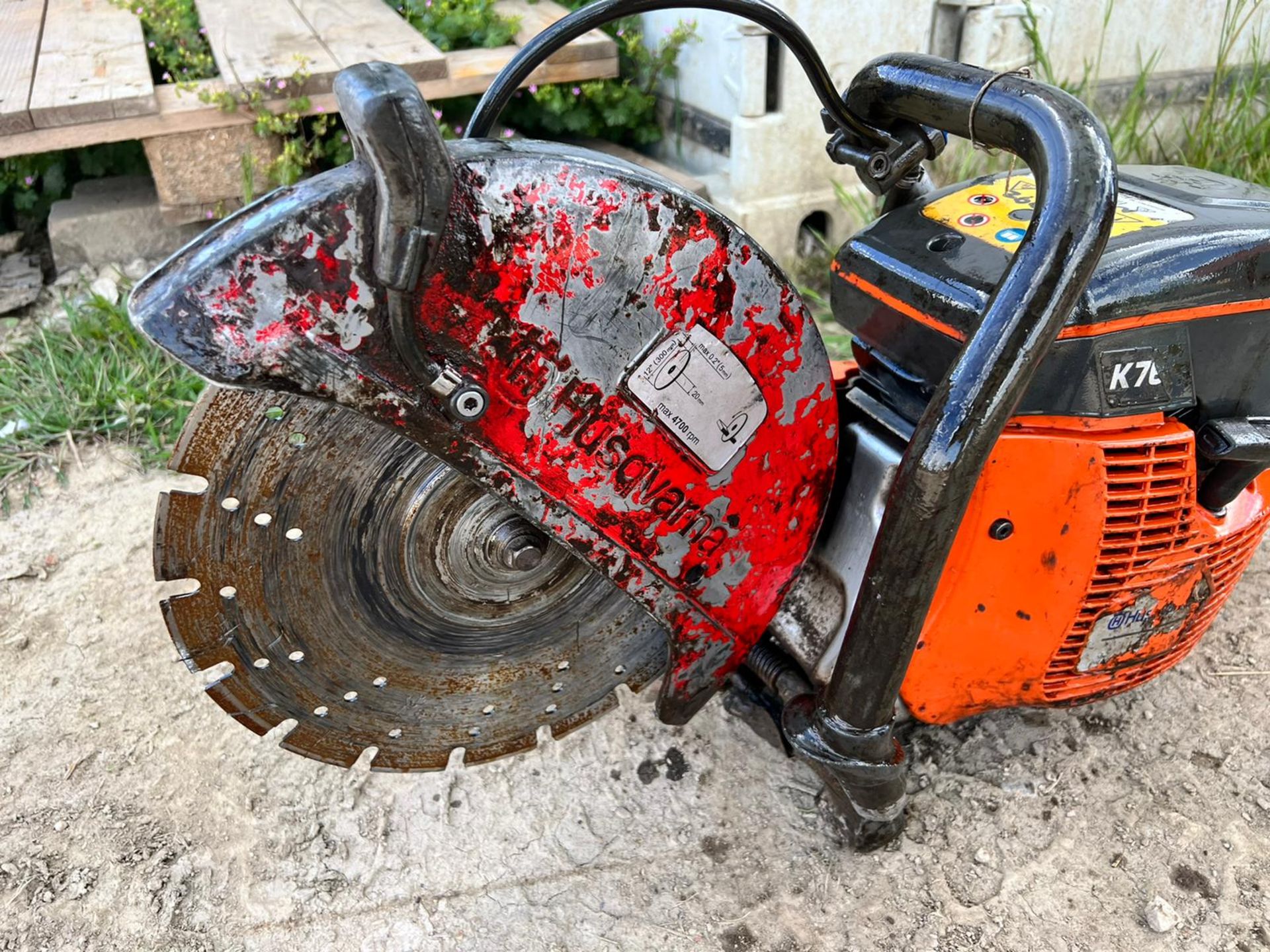 HUSQVARNA K760 PETROL DISC CUTTER, RUNS AND WORKS, C/W 12" BLADE *PLUS VAT* - Image 3 of 9