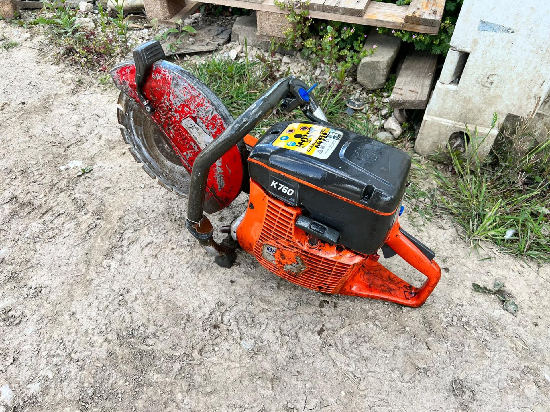 2017 HUSQVARNA K760 PETROL DISC CUTTER, RUNS AND WORKS, C/W 12" BLADE *PLUS VAT* - Image 3 of 9