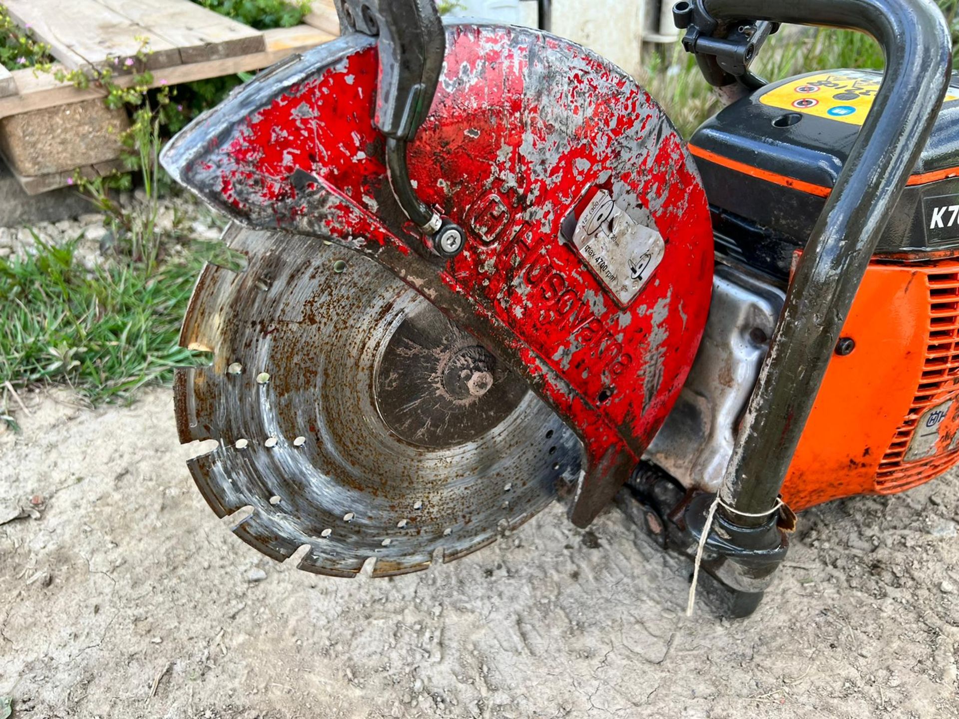 2017 HUSQVARNA K760 PETROL DISC CUTTER, RUNS AND WORKS, C/W 12" BLADE *PLUS VAT* - Image 7 of 9