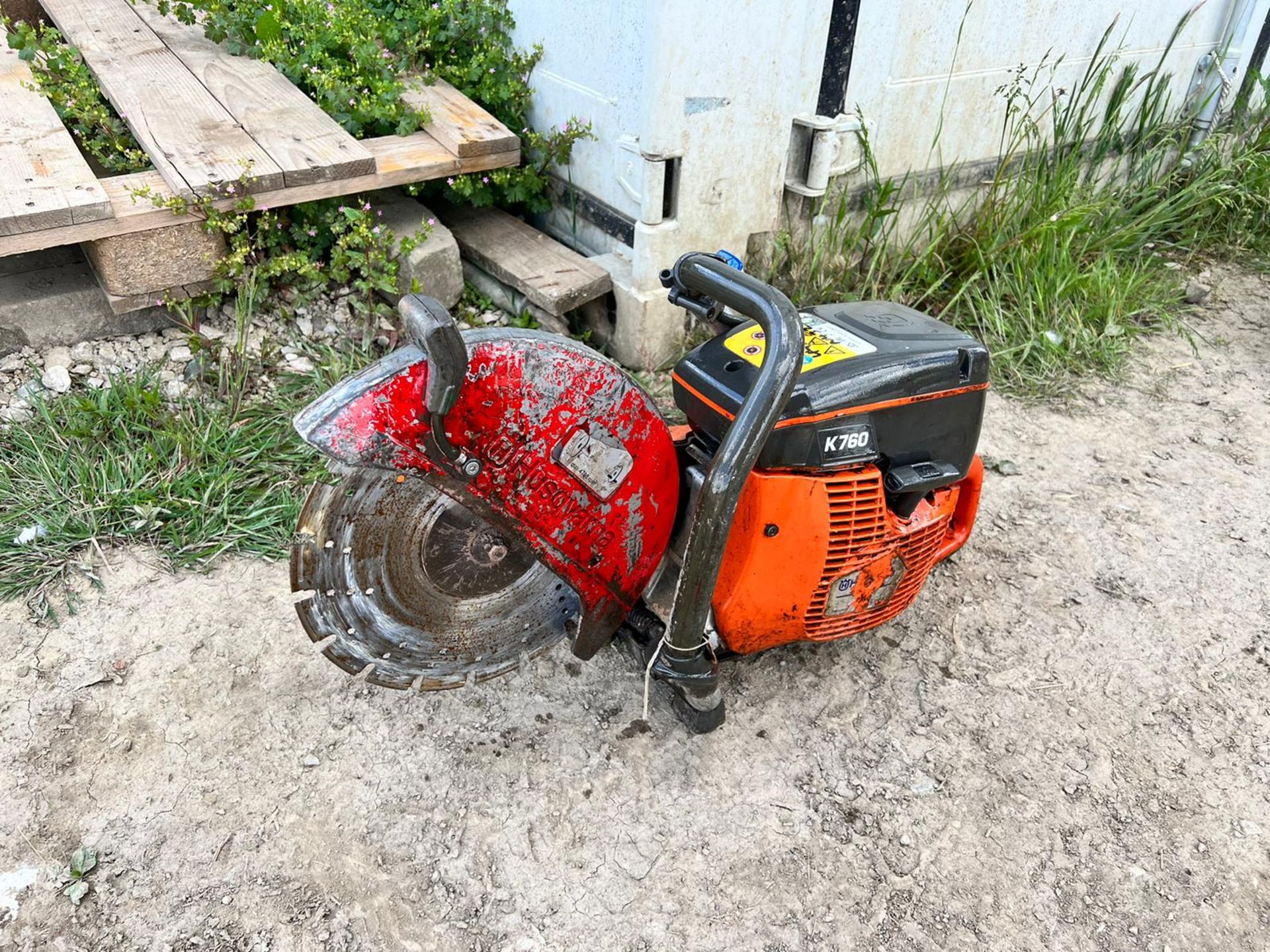 2017 HUSQVARNA K760 PETROL DISC CUTTER, RUNS AND WORKS, C/W 12" BLADE *PLUS VAT* - Image 4 of 9