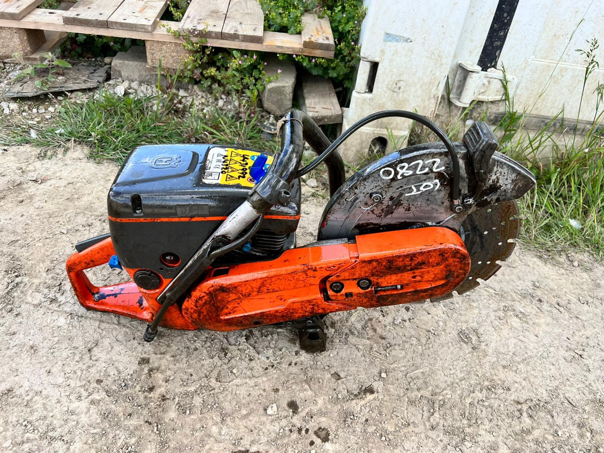 HUSQVARNA K760 PETROL DISC CUTTER, RUNS AND WORKS, C/W 12" BLADE *PLUS VAT* - Image 5 of 9