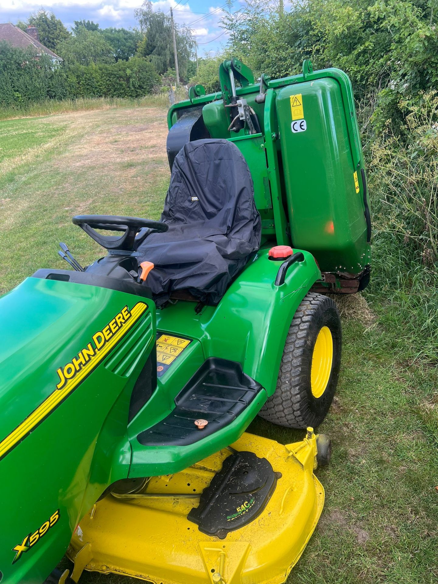 JOHN DEERE X495 RIDE ON LAWN MOWER WITH COLLECTOR *PLUS VAT* - Image 6 of 6