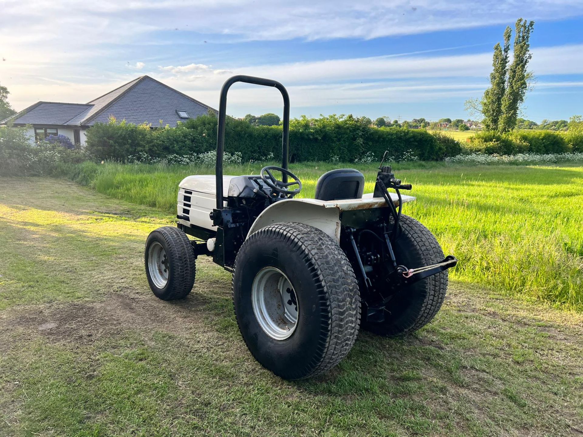 Lamborghini Runner 350 35HP Compact Tractor Electric Start, Roll Bar *PLUS VAT* - Image 4 of 11