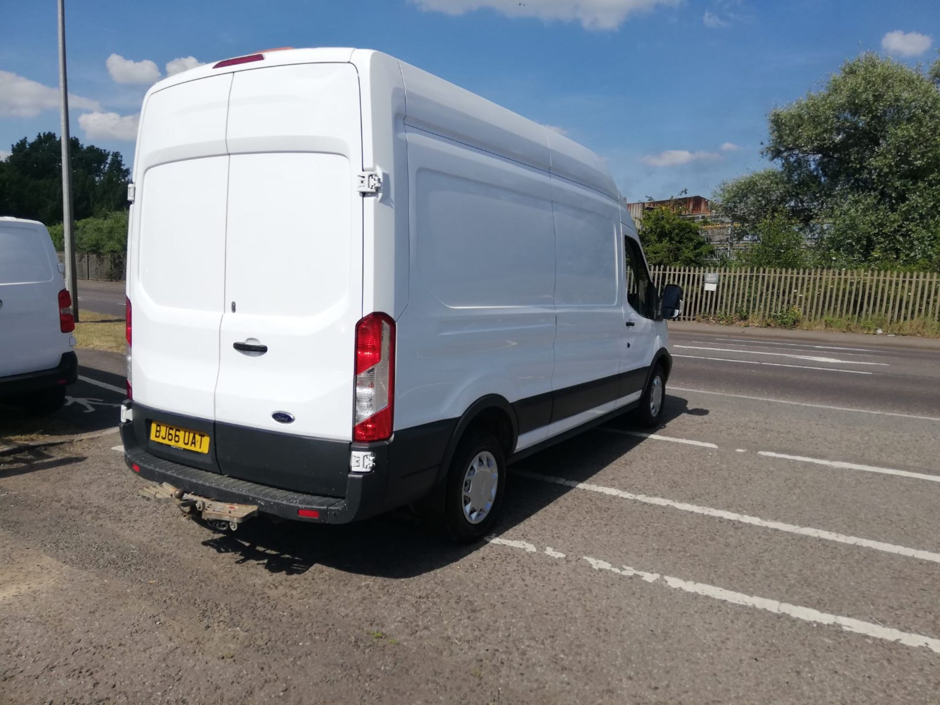 FORD TRANSIT 350 WHITE PANEL VAN *PLUS VAT* - Image 7 of 9