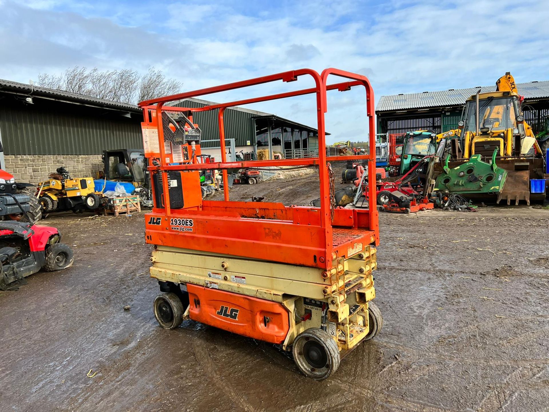 2016 JLG 1930ES ELECTRIC SCISSOR LIFT, DRIVES AND LIFTS, SHOWING A LOW 203 HOURS *PLUS VAT* - Image 3 of 17