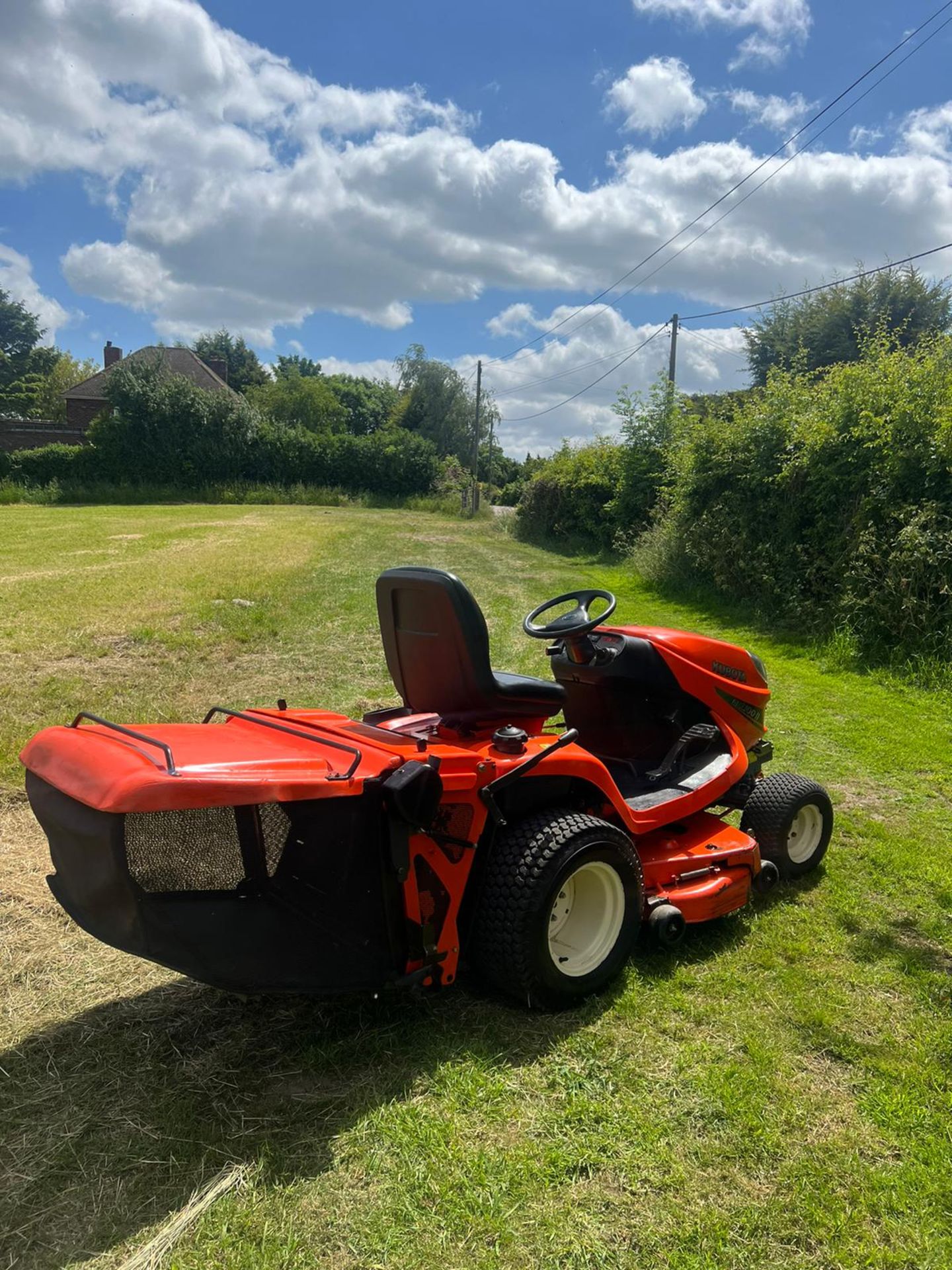 KUBOTA GR2100 GLIDE STEER 4 WHEEL DRIVE RIDE ON LAWN MOWER *PLUS VAT* - Image 4 of 12