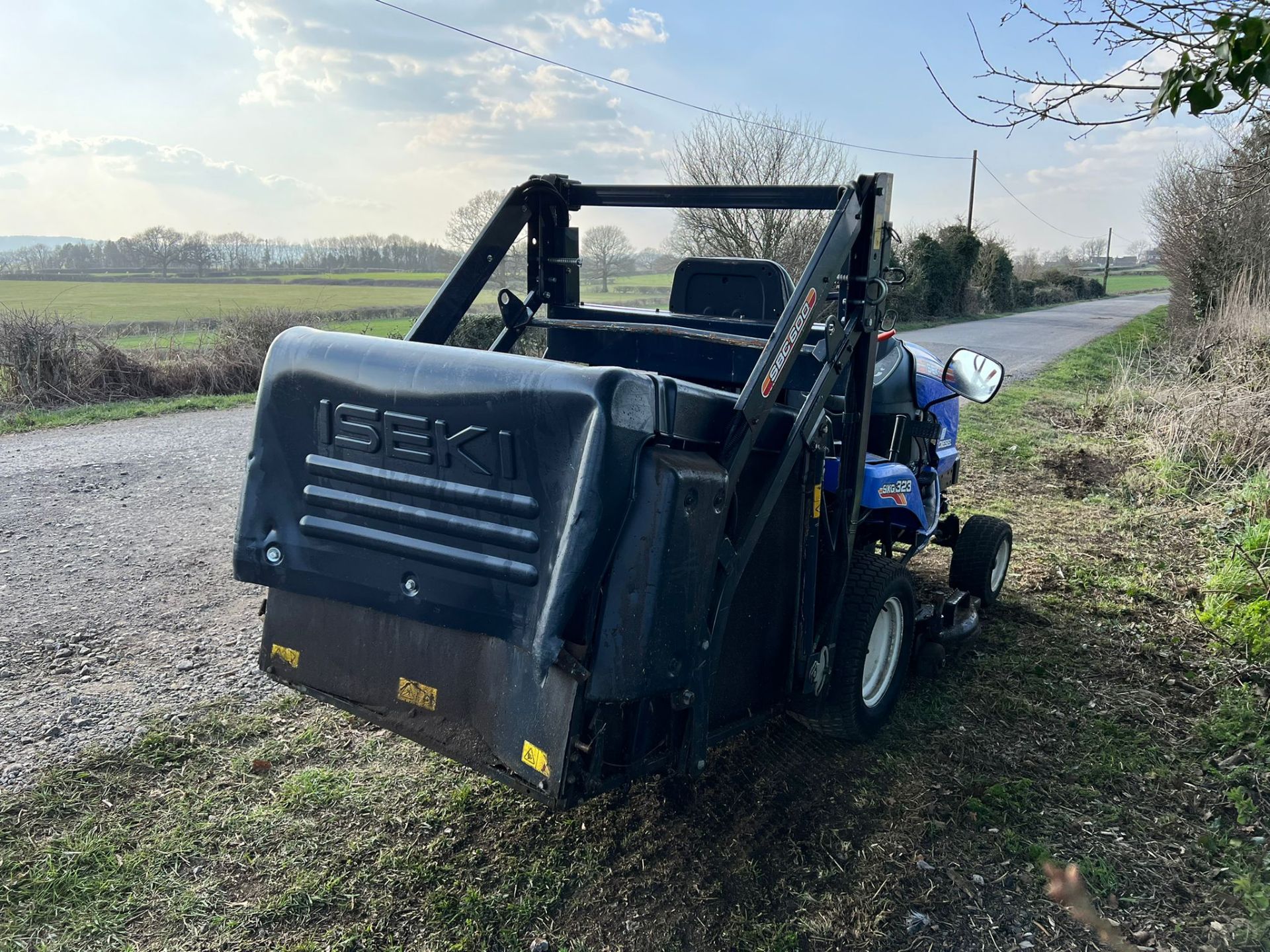 2012 Iseki SXG323 Diesel High Tip Ride On Mower, Runs Drives Cuts And Collects *PLUS VAT* - Image 6 of 15