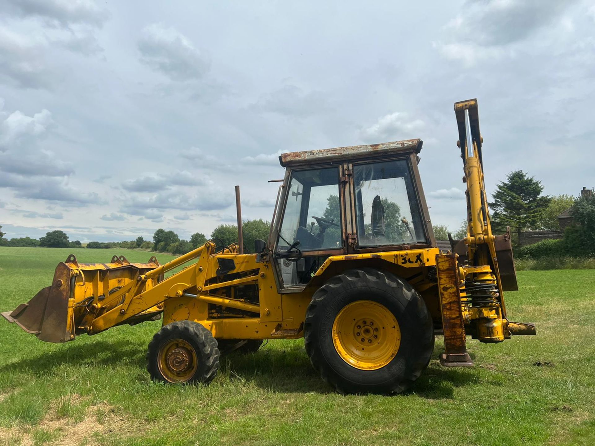 JCB 3CX BACKO LOADER *PLUS VAT* - Image 2 of 8