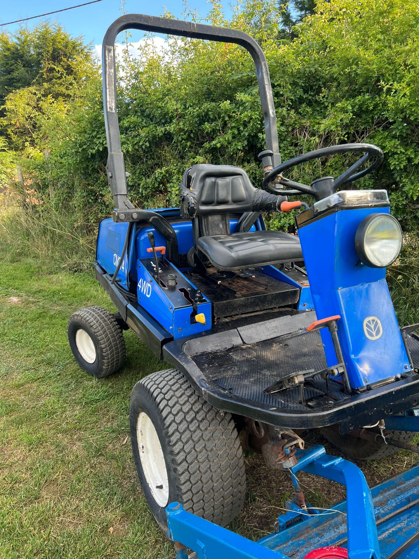 NEW HOLLAND CM274 OUT FRONT RIDE ON LAWN MOWER *PLUS VAT* - Image 5 of 7