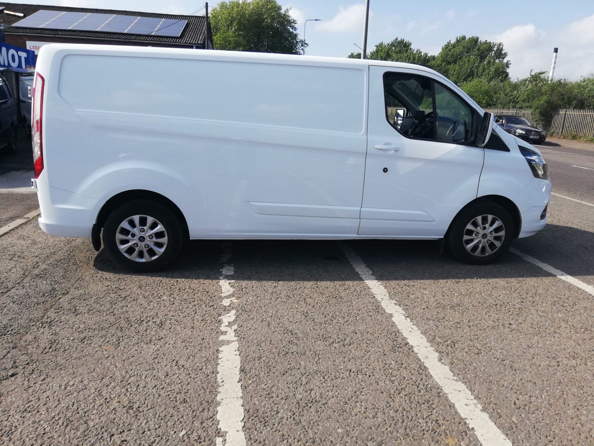 2018/68 FORD TRANSIT CUSTOM 300 LIMITED White Panel Van, 108,000 miles, LWB, Euro 6 *PLUS VAT* - Image 6 of 8