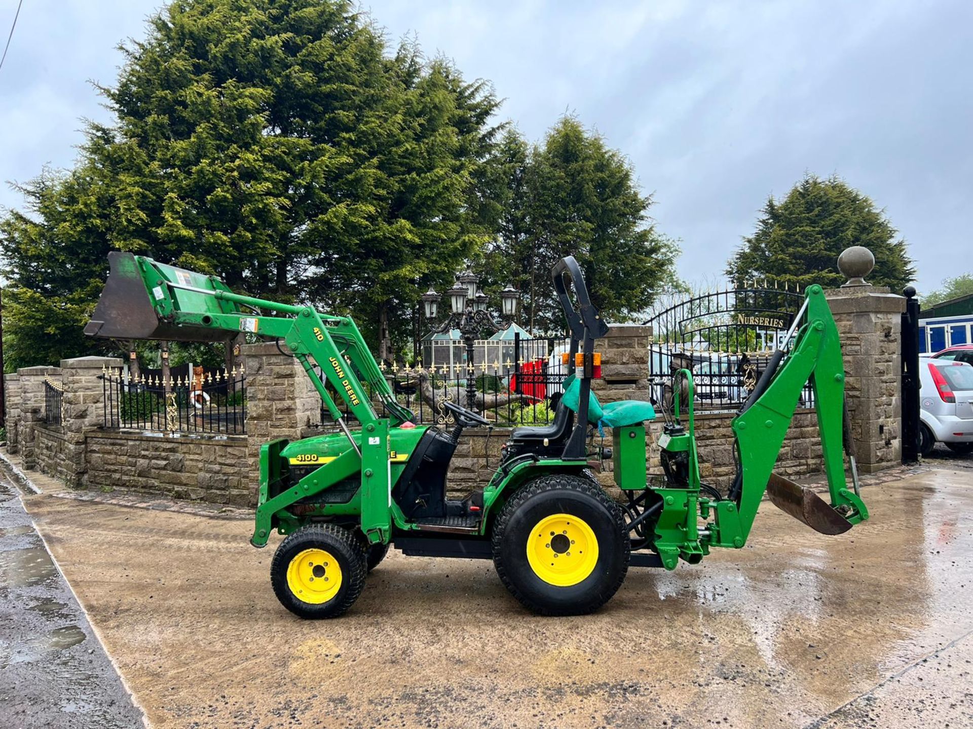 John Deere 4100 4WD Compact Tractor With Front Loader And Backhoe Runs Drives And Digs *PLUS VAT* - Image 3 of 16