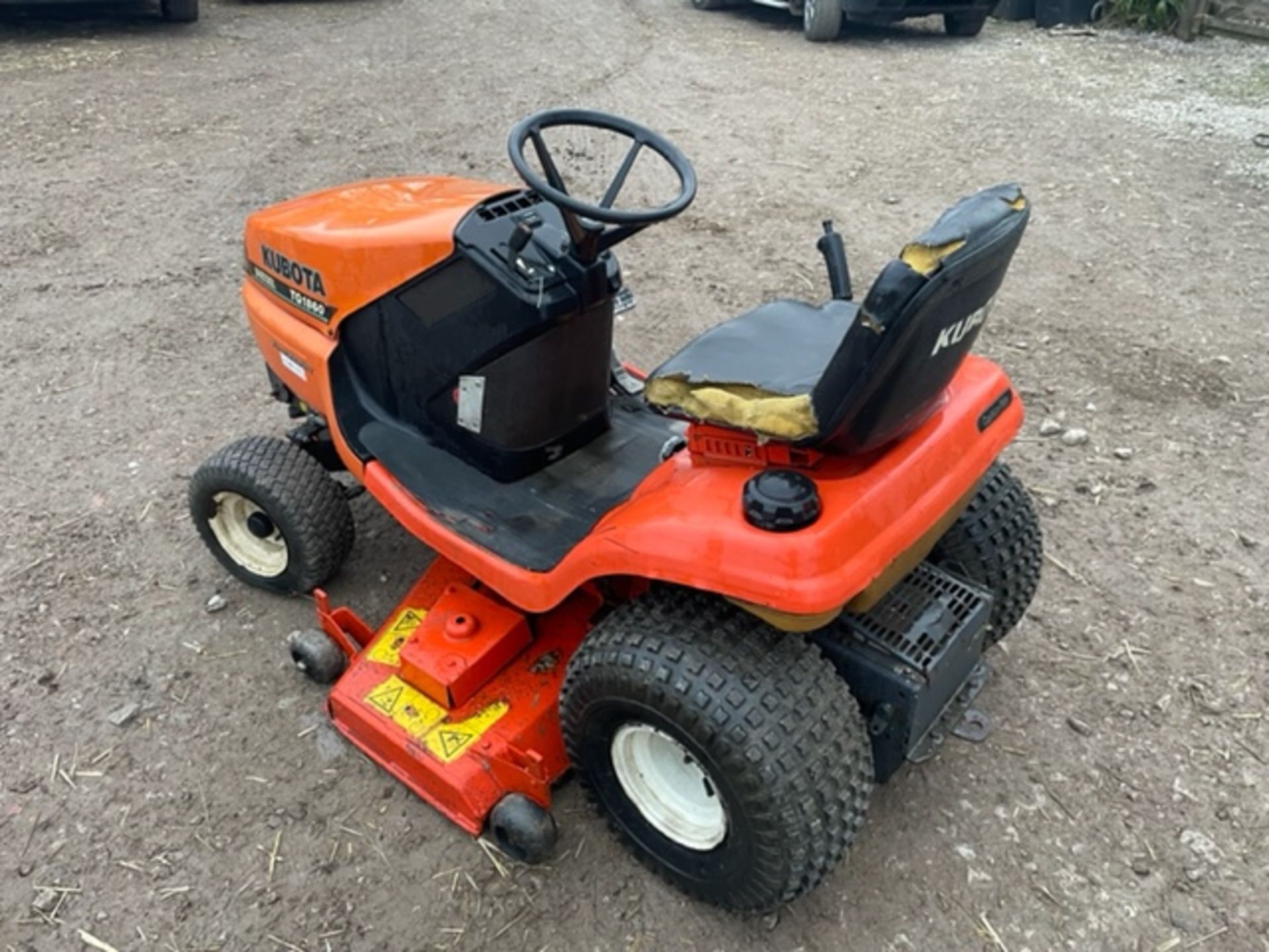 KUBOTA TG1860 DIESEL RIDE ON MOWER, IN WORKING ORDER *NO VAT* - Image 4 of 4