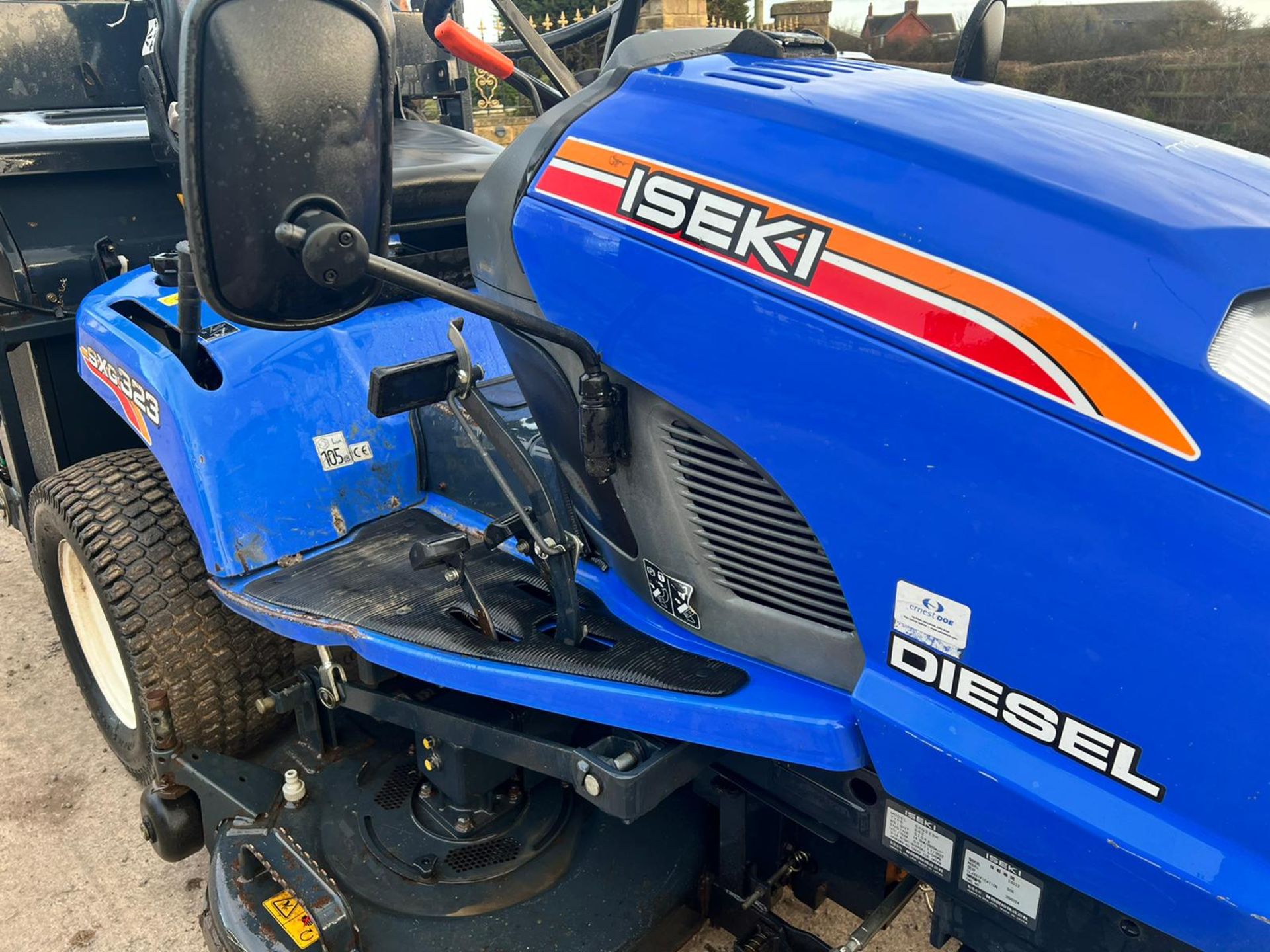 2012 ISEKI SXG323 DIESEL HIGH TIP RIDE ON MOWER, RUNS DRIVES AND CUTS *PLUS VAT* - Image 9 of 13