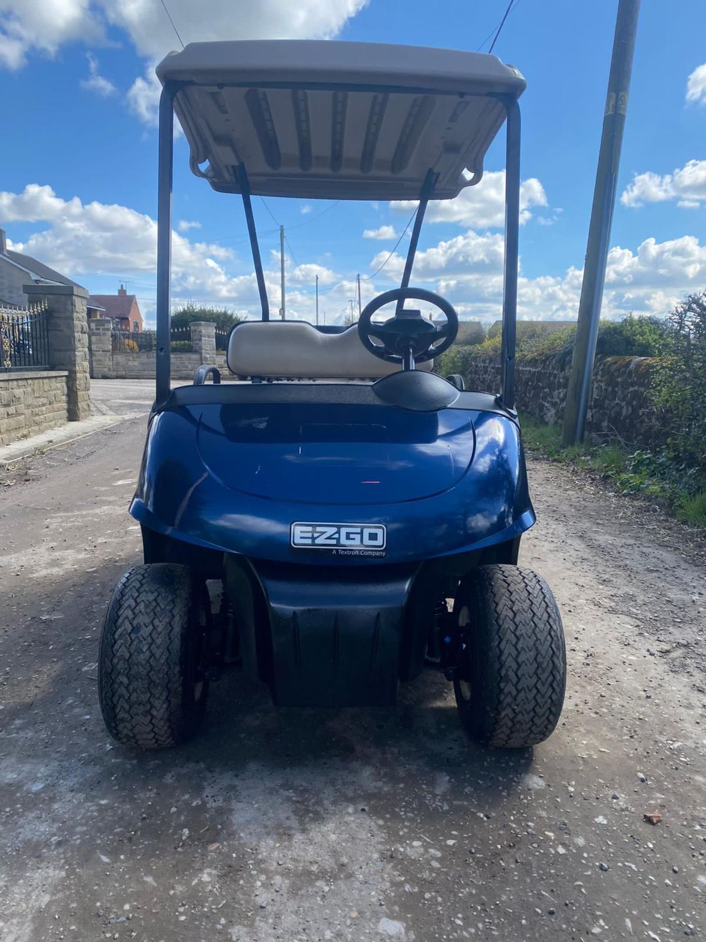 EZ-GO RXV GOLF CART BATTERY OPERATED, RUNS AND DRIVES, GOOD TYRES ALL ROUND *PLUS VAT* - Image 2 of 9