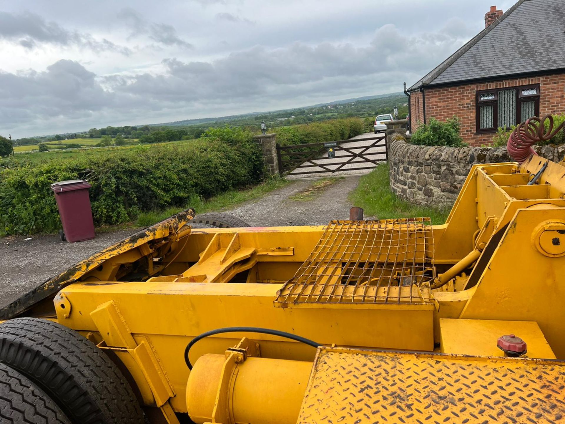 LORRY TUG TRAILER MOVER, RUNS WORKS AND LIFTS *PLUS VAT* - Image 8 of 9