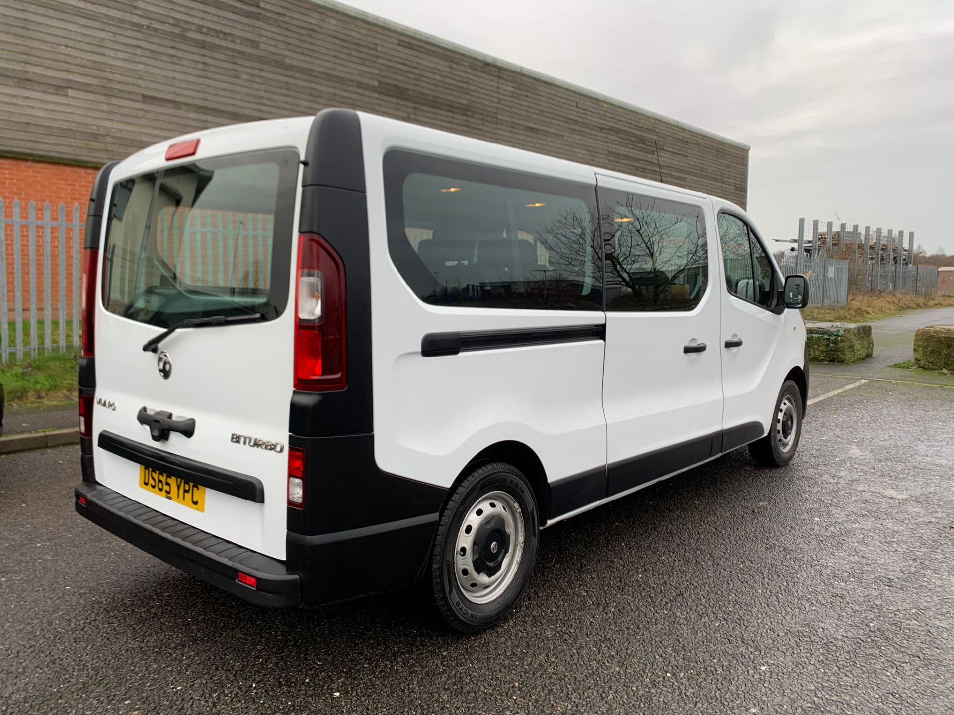 2015 VAUXHALL VIVARO COMBI CDTI S/S WHITE 9 SEATER MPV, 110,167 MILES, 1.6 DIESEL *NO VAT* - Image 7 of 21