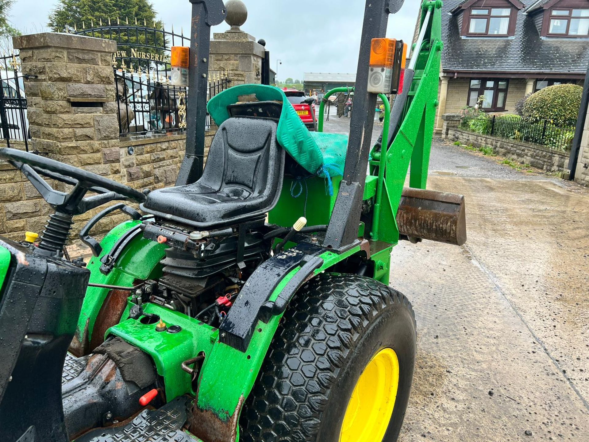 John Deere 4100 4WD Compact Tractor With Front Loader And Backhoe Runs Drives And Digs *PLUS VAT* - Image 8 of 16