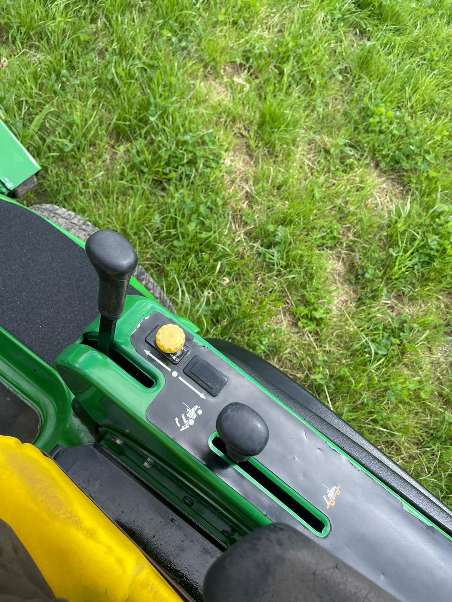 JOHN DEERE 1445 RIDE ON LAWN MOWER *NO VAT* - Image 12 of 12