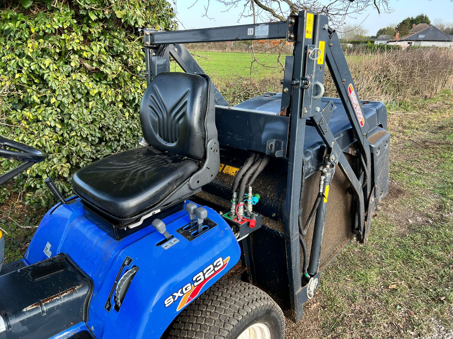 2012 Iseki SXG323 Diesel High Tip Ride On Mower, Runs Drives Cuts And Collects *PLUS VAT* - Image 12 of 15