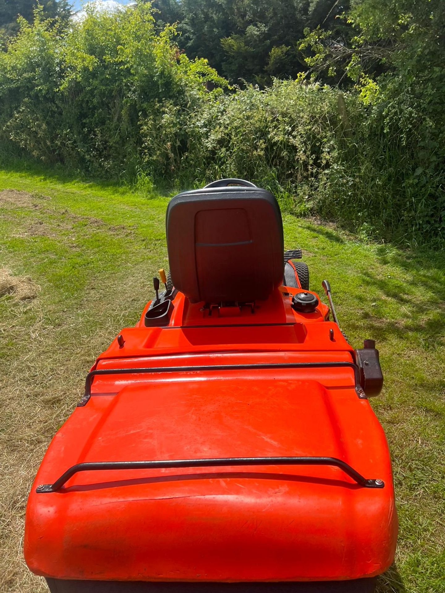 KUBOTA GR2100 GLIDE STEER 4 WHEEL DRIVE RIDE ON LAWN MOWER *PLUS VAT* - Image 12 of 12