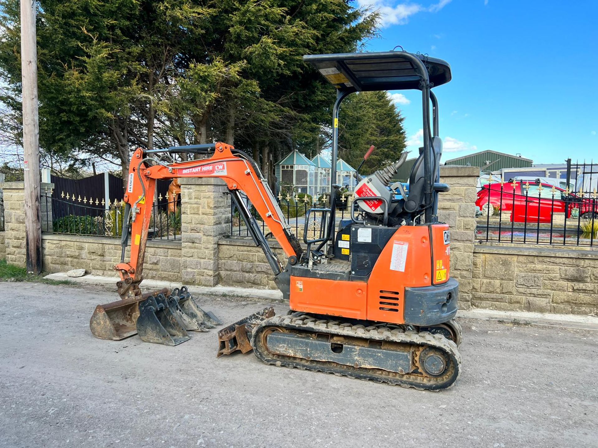 2017 HITACHI ZAXIS 19U 1.9 TON MINI DIGGER, RUNS DRIVES LIFTS, SHOWING A LOW 1609 HOURS - Image 3 of 20