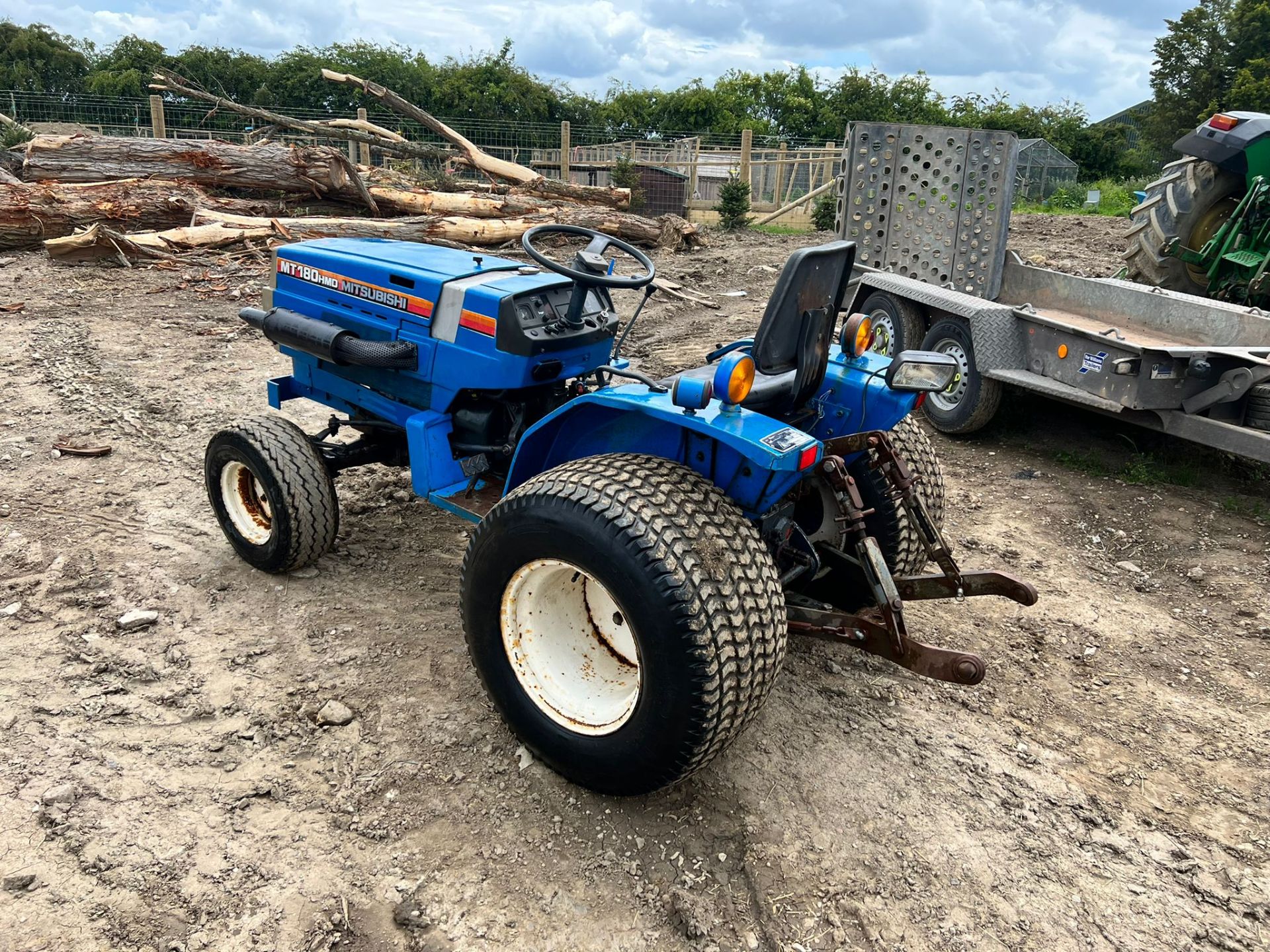 MITSUBISHI MT180HMD 18HP 4WD COMPACT TRACTOR *PLUS VAT* - Image 3 of 17