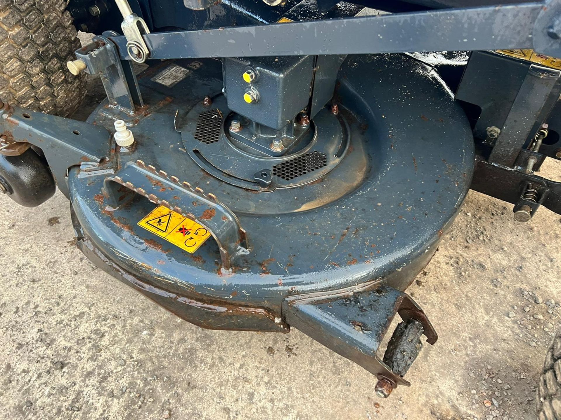 2012 ISEKI SXG323 DIESEL HIGH TIP RIDE ON MOWER, RUNS DRIVES AND CUTS *PLUS VAT* - Image 11 of 13