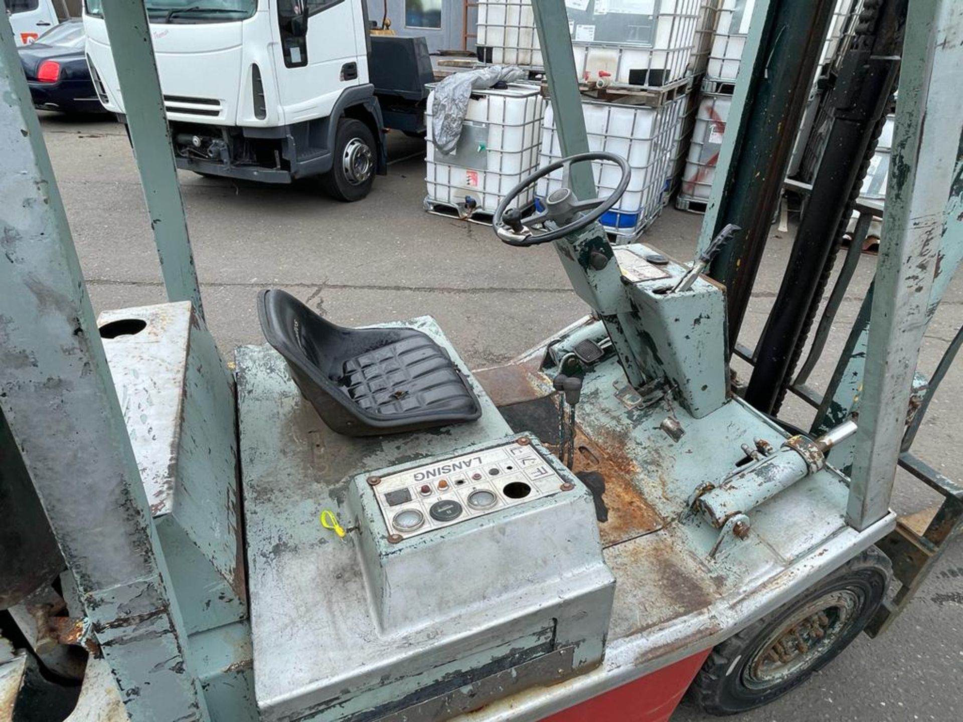 GOOD 2 TON DIESEL FORKLIFT YARD TRUCK-STARTS AND DRIVES WELL-GOOD LIFT-RECENT ALTERNATOR *PLUS VAT* - Image 10 of 10