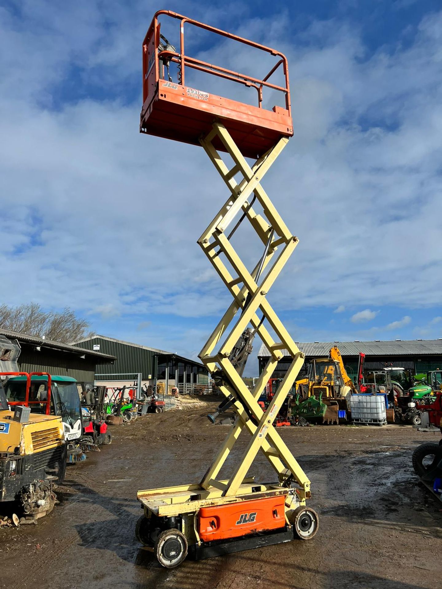 2016 JLG 1930ES ELECTRIC SCISSOR LIFT, DRIVES AND LIFTS, SHOWING A LOW 125 HOURS *PLUS VAT* - Image 7 of 15