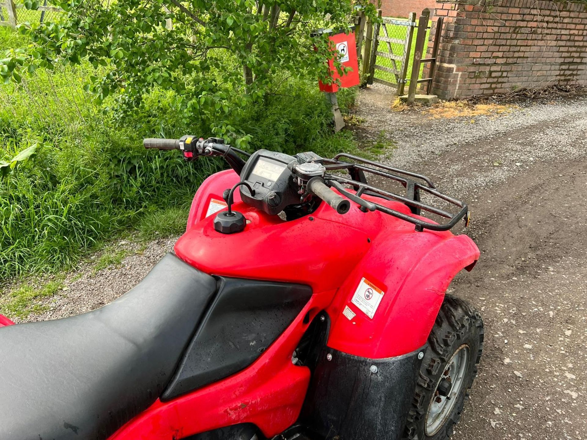 HONDA TRX420 FARM QUAD, runs and drives well, 2and 4 wheel drive, good tyres all around *PLUS VAT* - Image 5 of 13